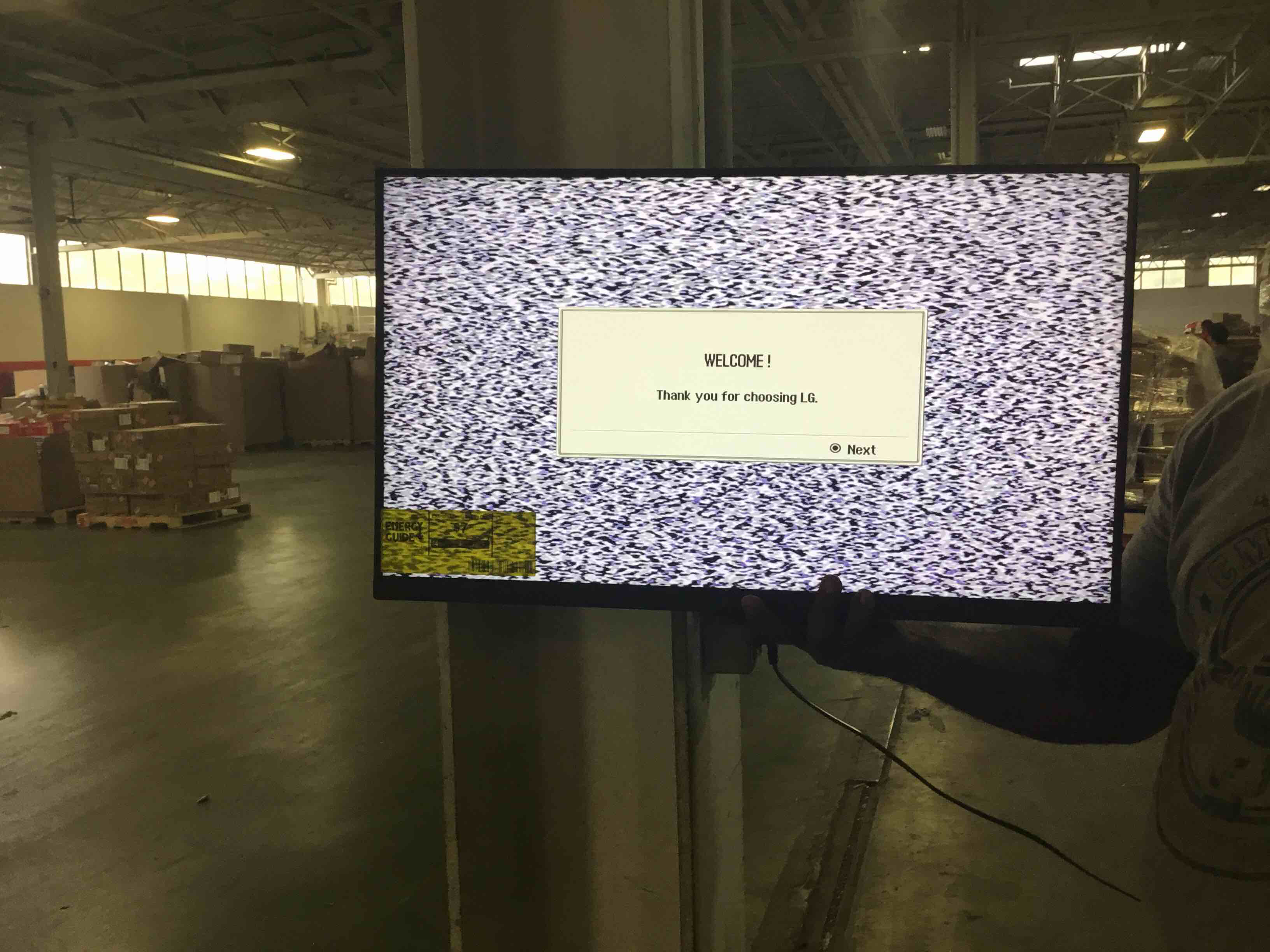 https://s3.amazonaws.com/lotting-images-prod/bidfta/RED5016815_1695670858905.jpeg