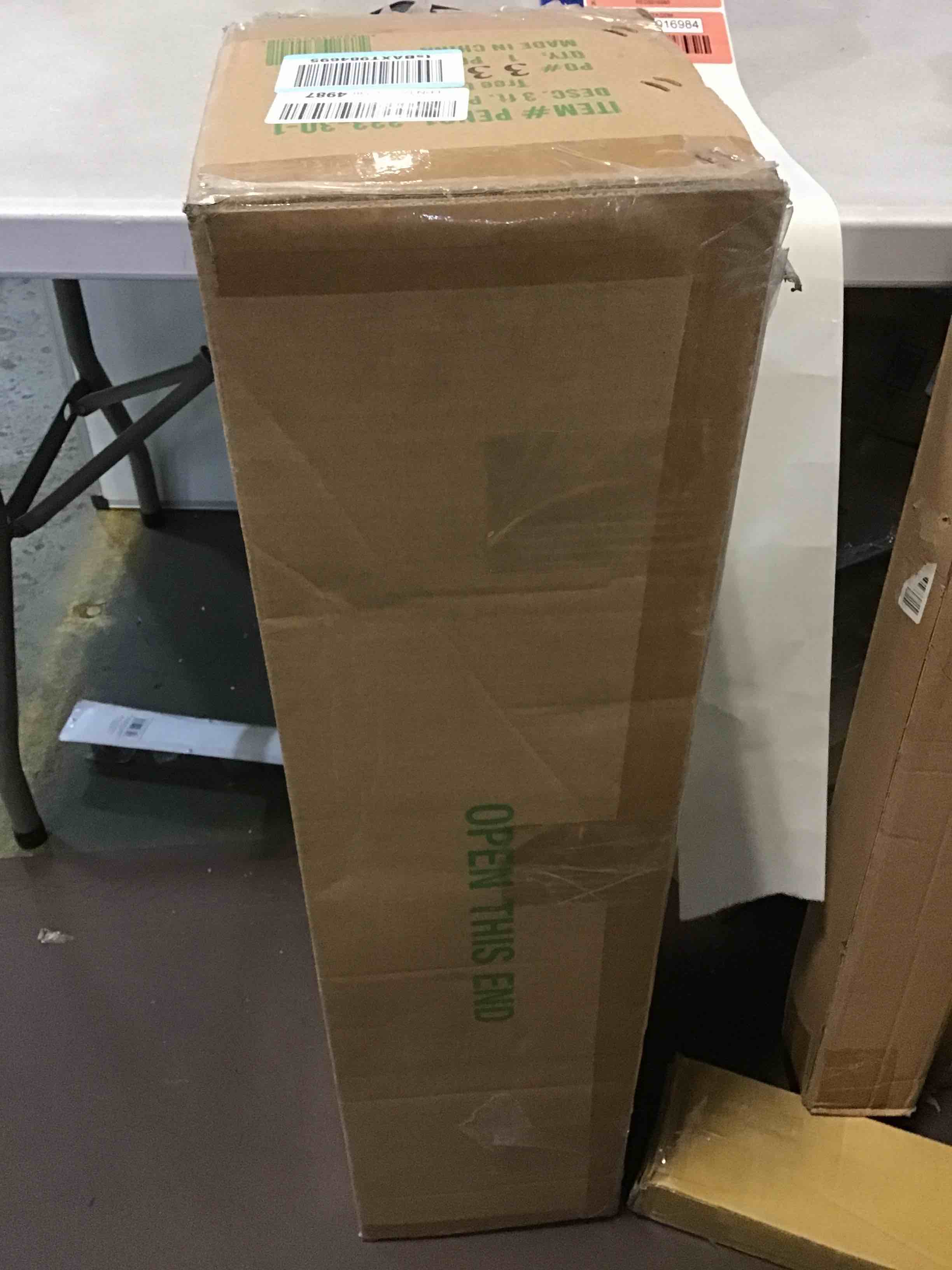 https://s3.amazonaws.com/lotting-images-prod/bidfta/RED5016984_1695742632439.jpeg
