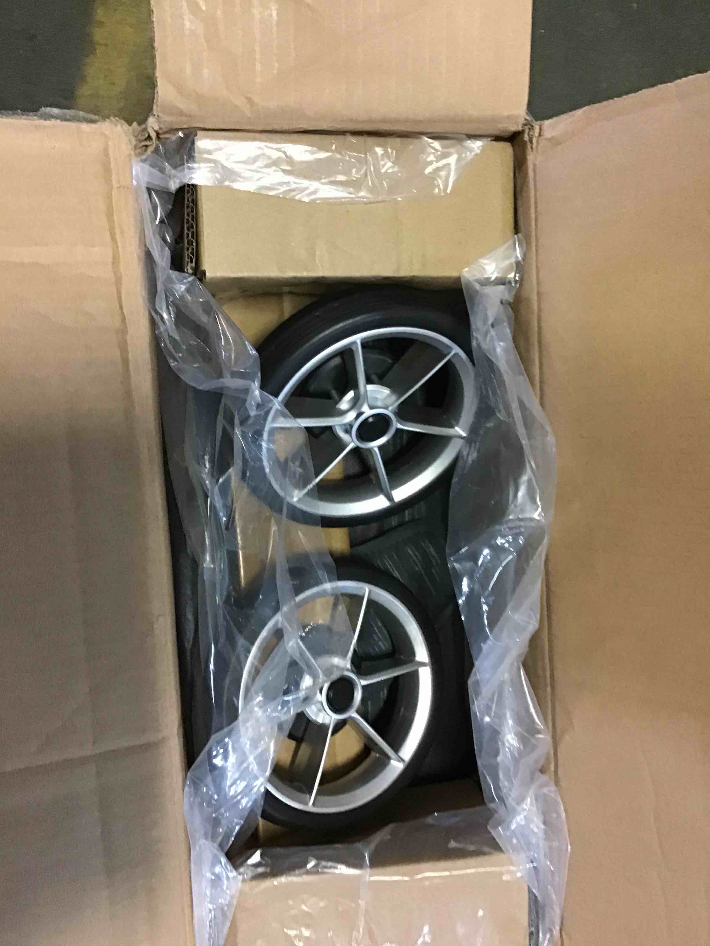 https://s3.amazonaws.com/lotting-images-prod/bidfta/RED5017059_1695753861107.jpeg