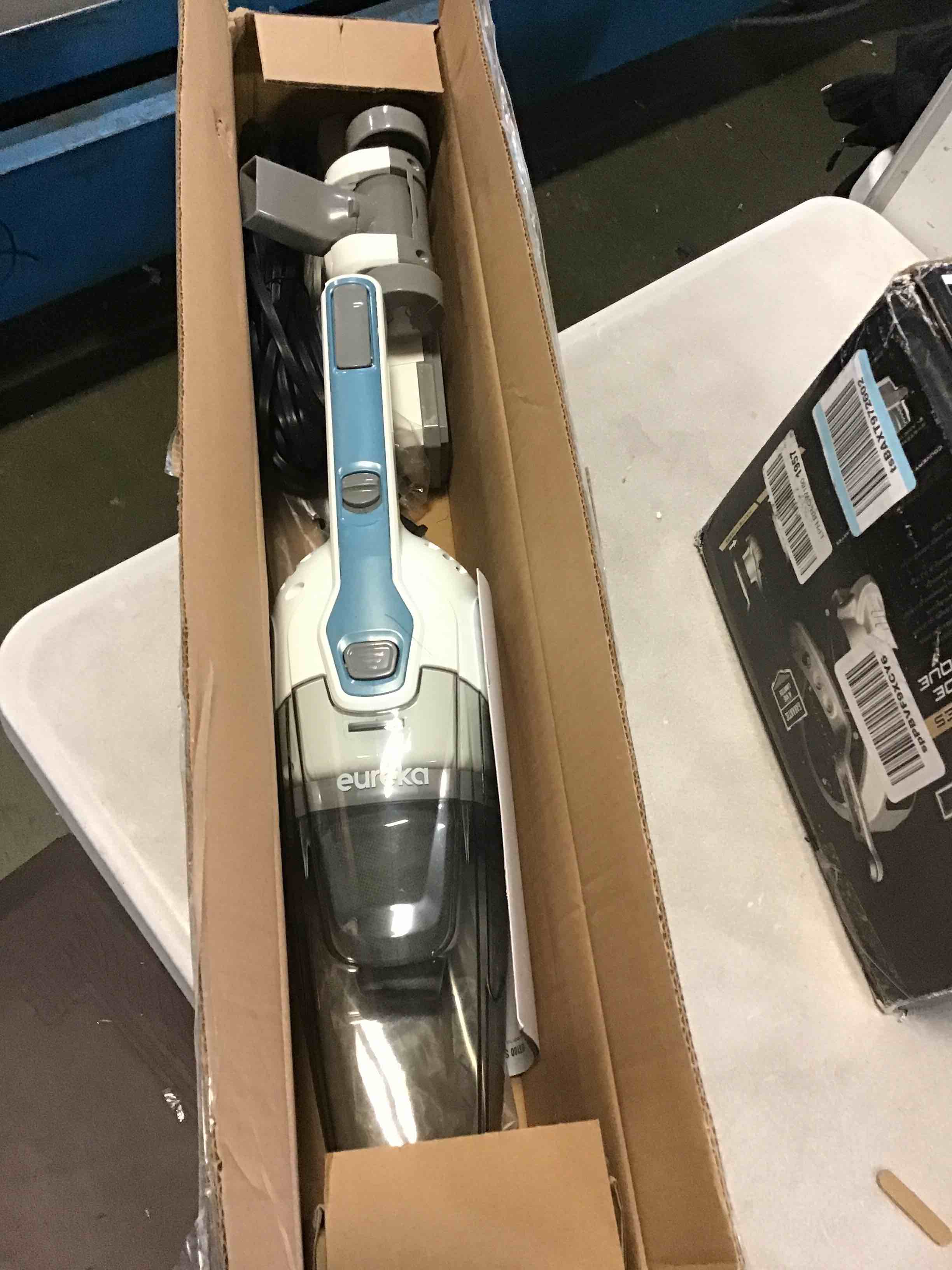 https://s3.amazonaws.com/lotting-images-prod/bidfta/RED5017062_1695754114770.jpeg