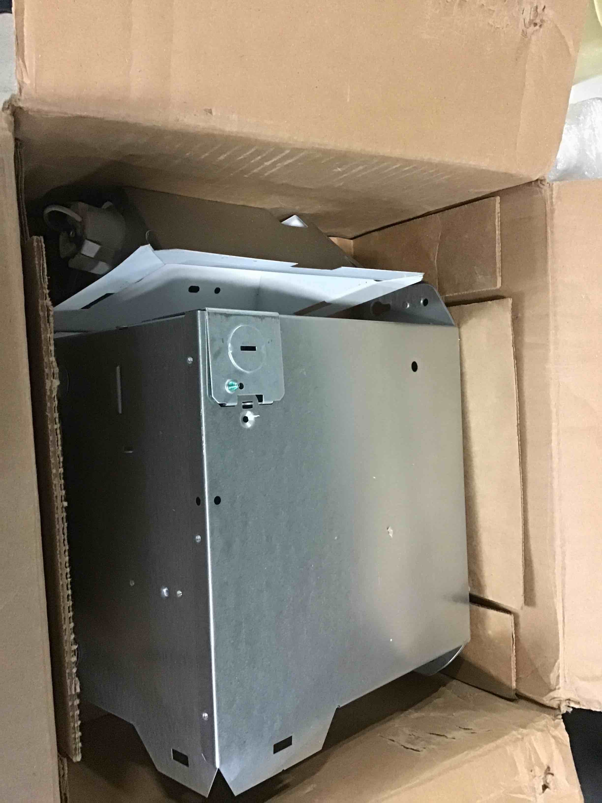 https://s3.amazonaws.com/lotting-images-prod/bidfta/RED5017110_1695814543606.jpeg