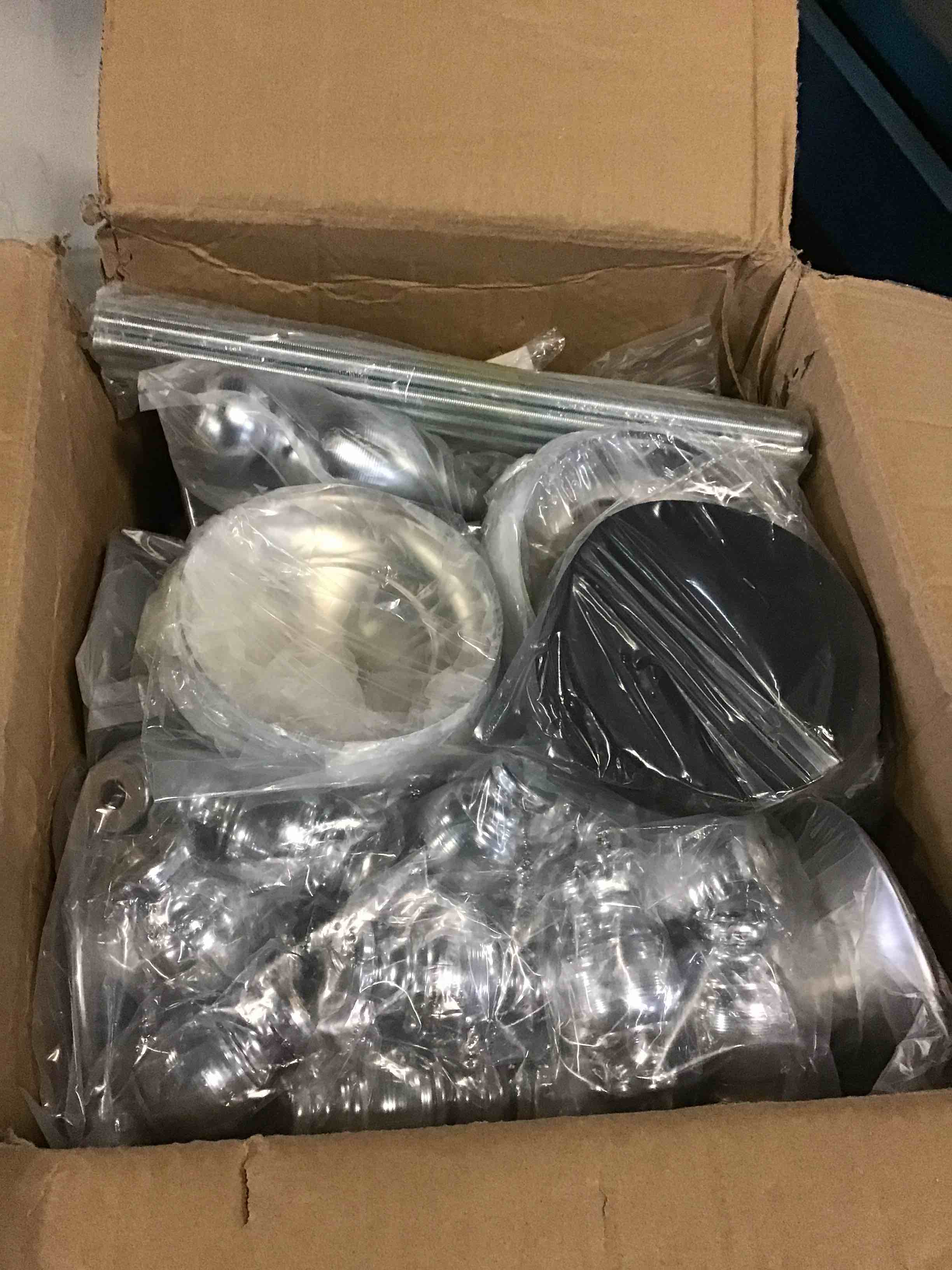 https://s3.amazonaws.com/lotting-images-prod/bidfta/RED5017214_1695827732952.jpeg