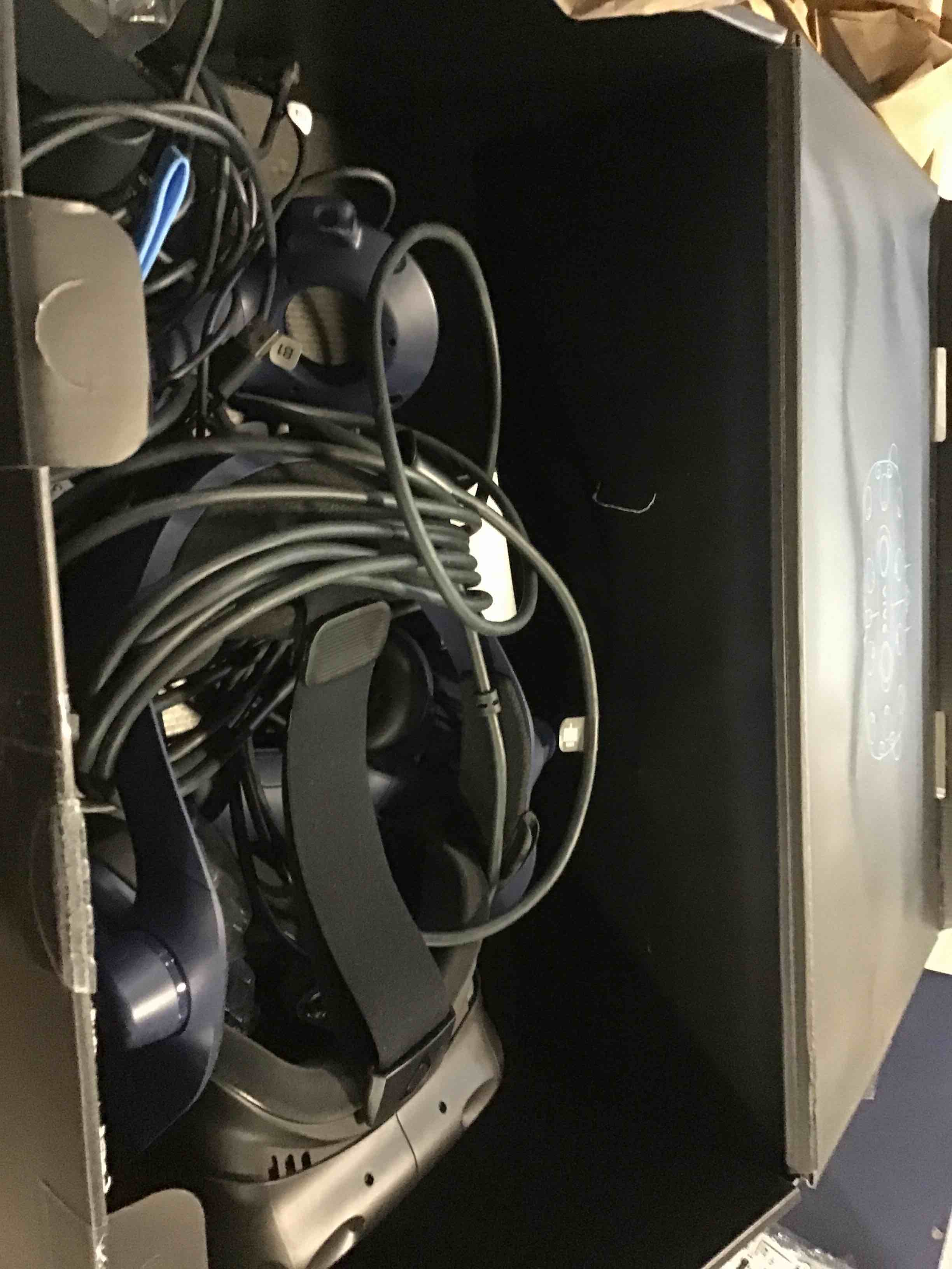 https://s3.amazonaws.com/lotting-images-prod/bidfta/RED5017450_1695921570636.jpeg