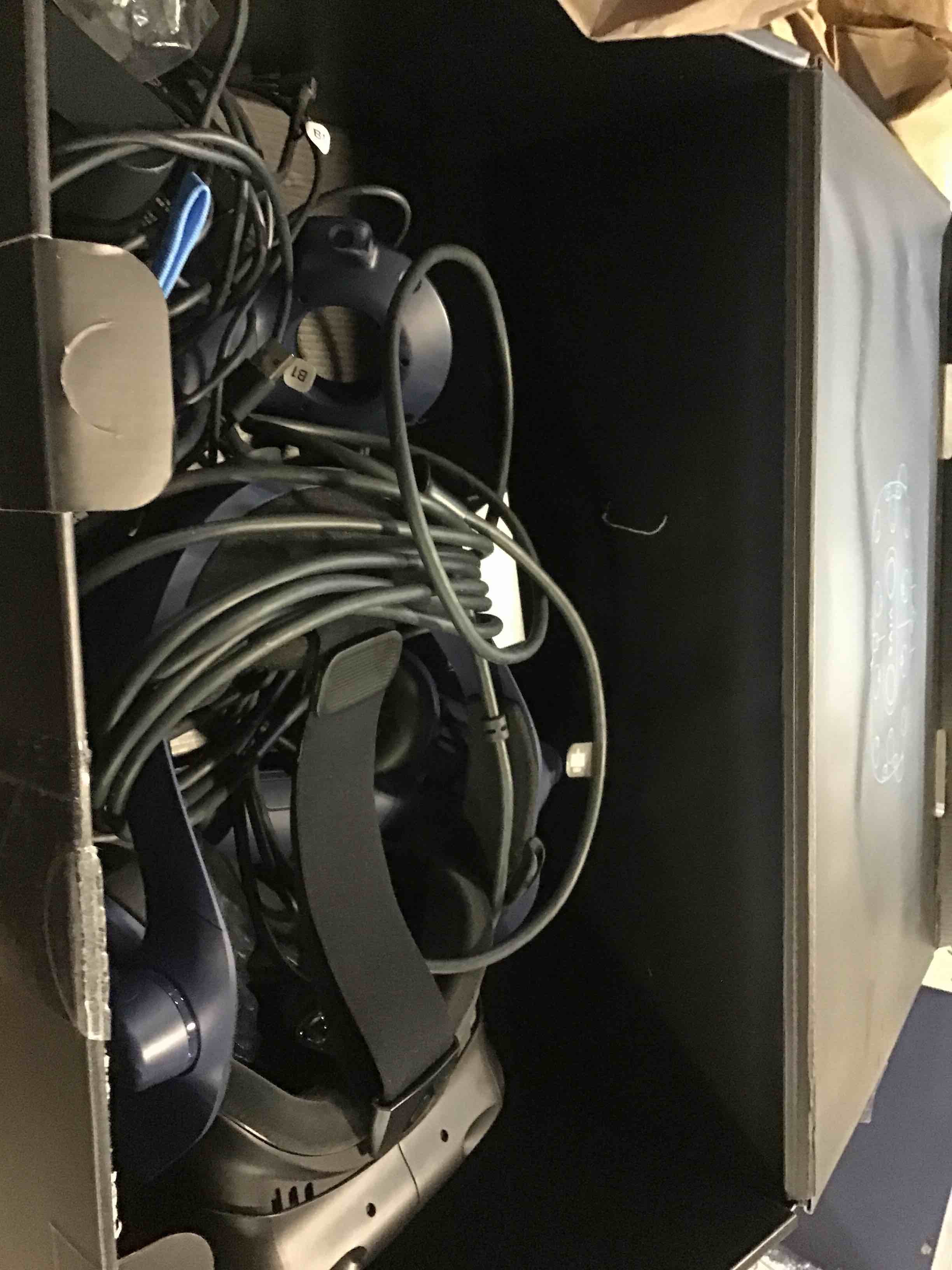 https://s3.amazonaws.com/lotting-images-prod/bidfta/RED5017450_1695921572345.jpeg