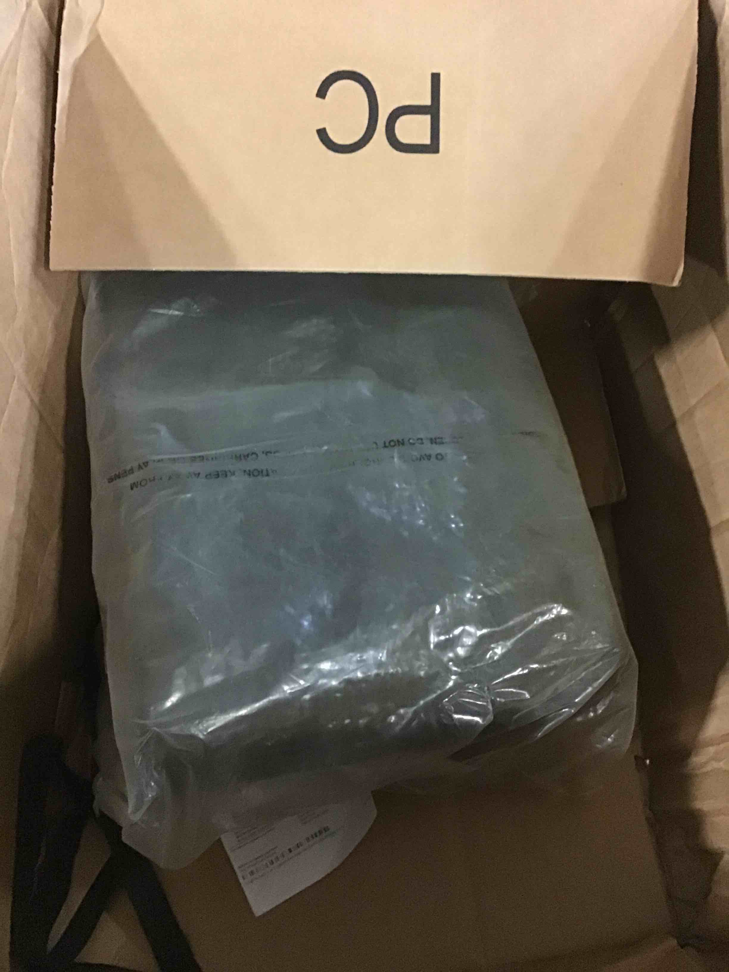https://s3.amazonaws.com/lotting-images-prod/bidfta/RED5017589_1695994980401.jpeg