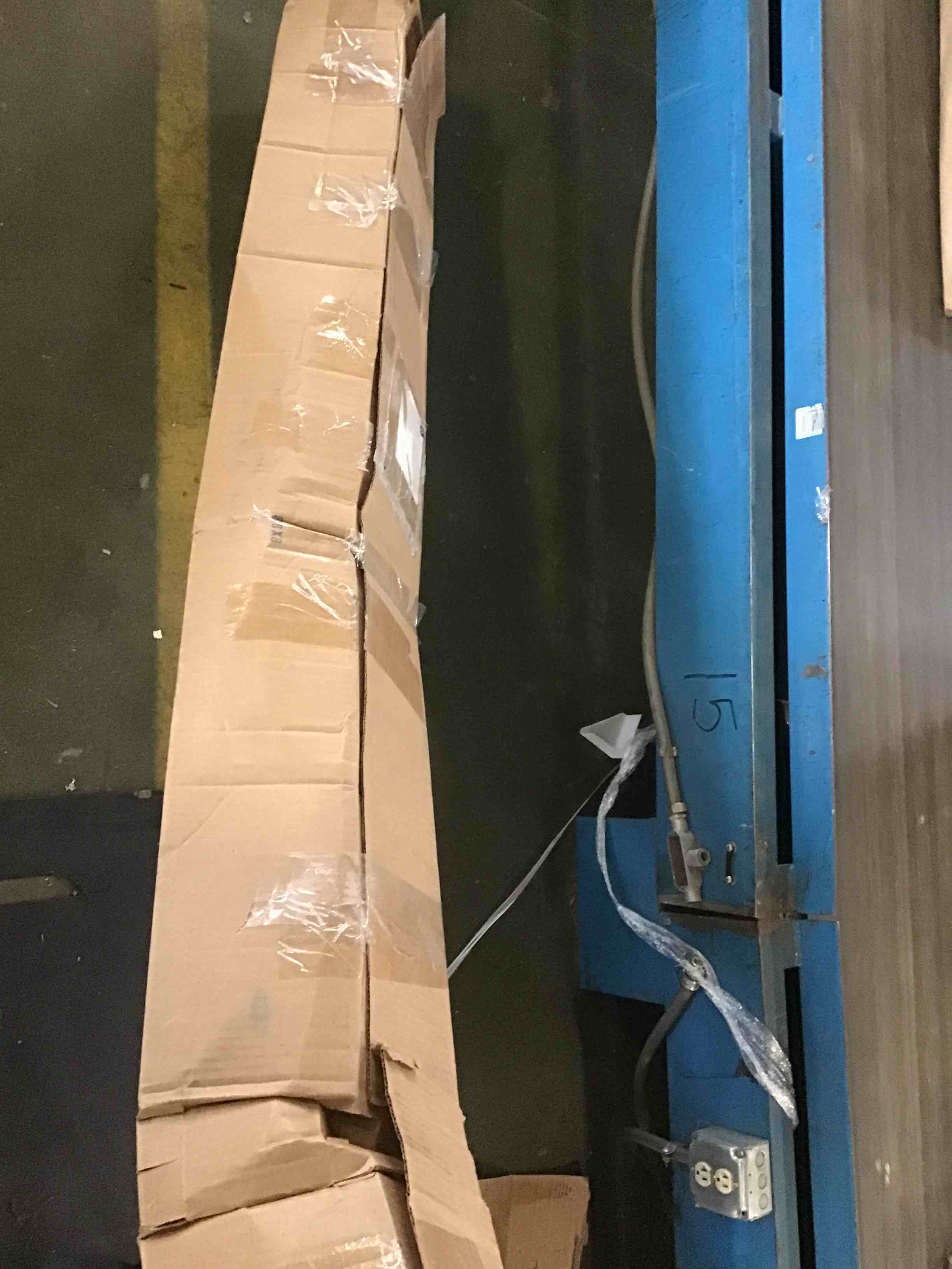 https://s3.amazonaws.com/lotting-images-prod/bidfta/RED5017753_1696249357415.jpeg