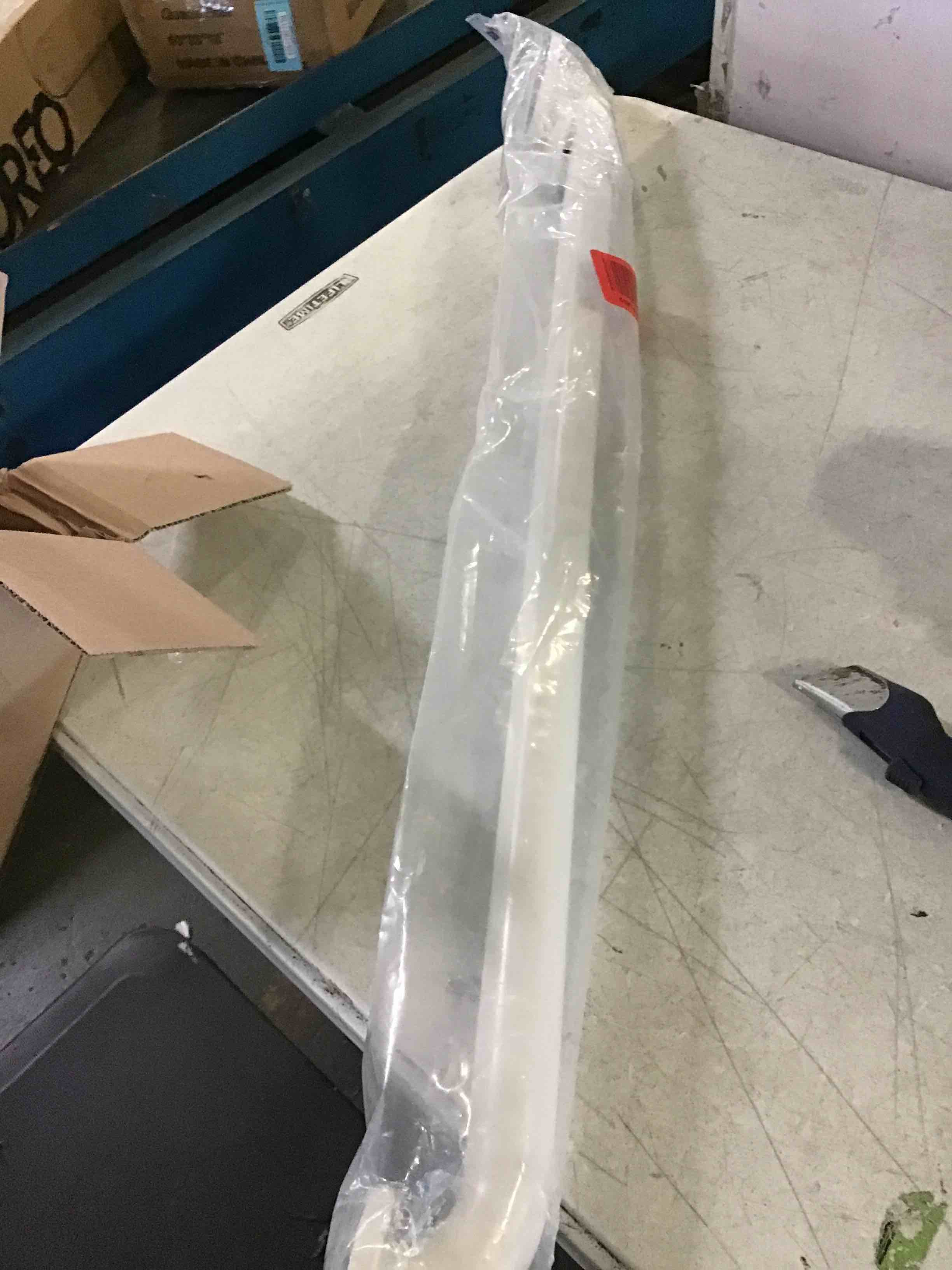 https://s3.amazonaws.com/lotting-images-prod/bidfta/RED5017883_1696272529070.jpeg
