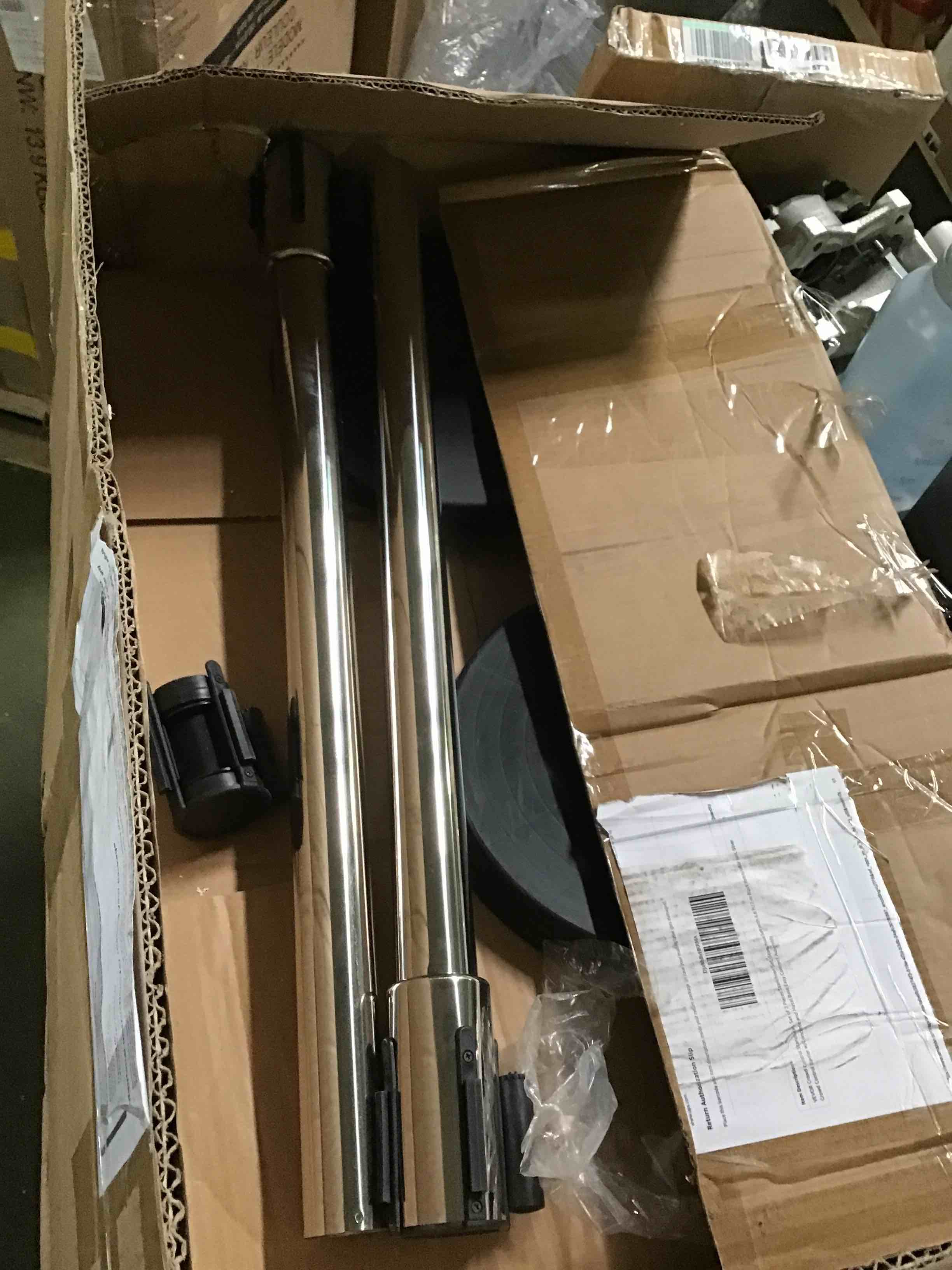 https://s3.amazonaws.com/lotting-images-prod/bidfta/RED5017991_1695065124708.jpeg