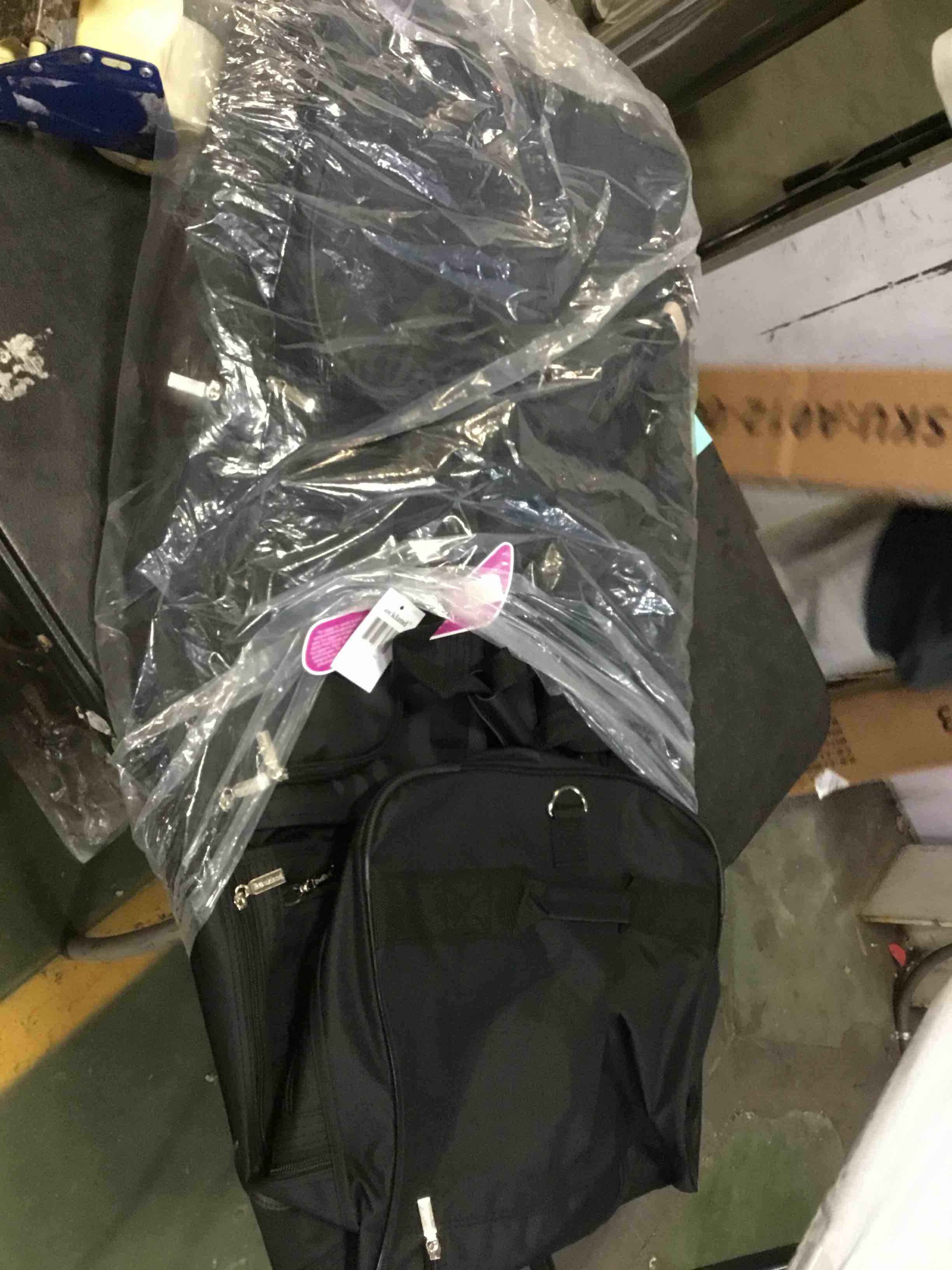 https://s3.amazonaws.com/lotting-images-prod/bidfta/RED5018166_1695152095852.jpeg