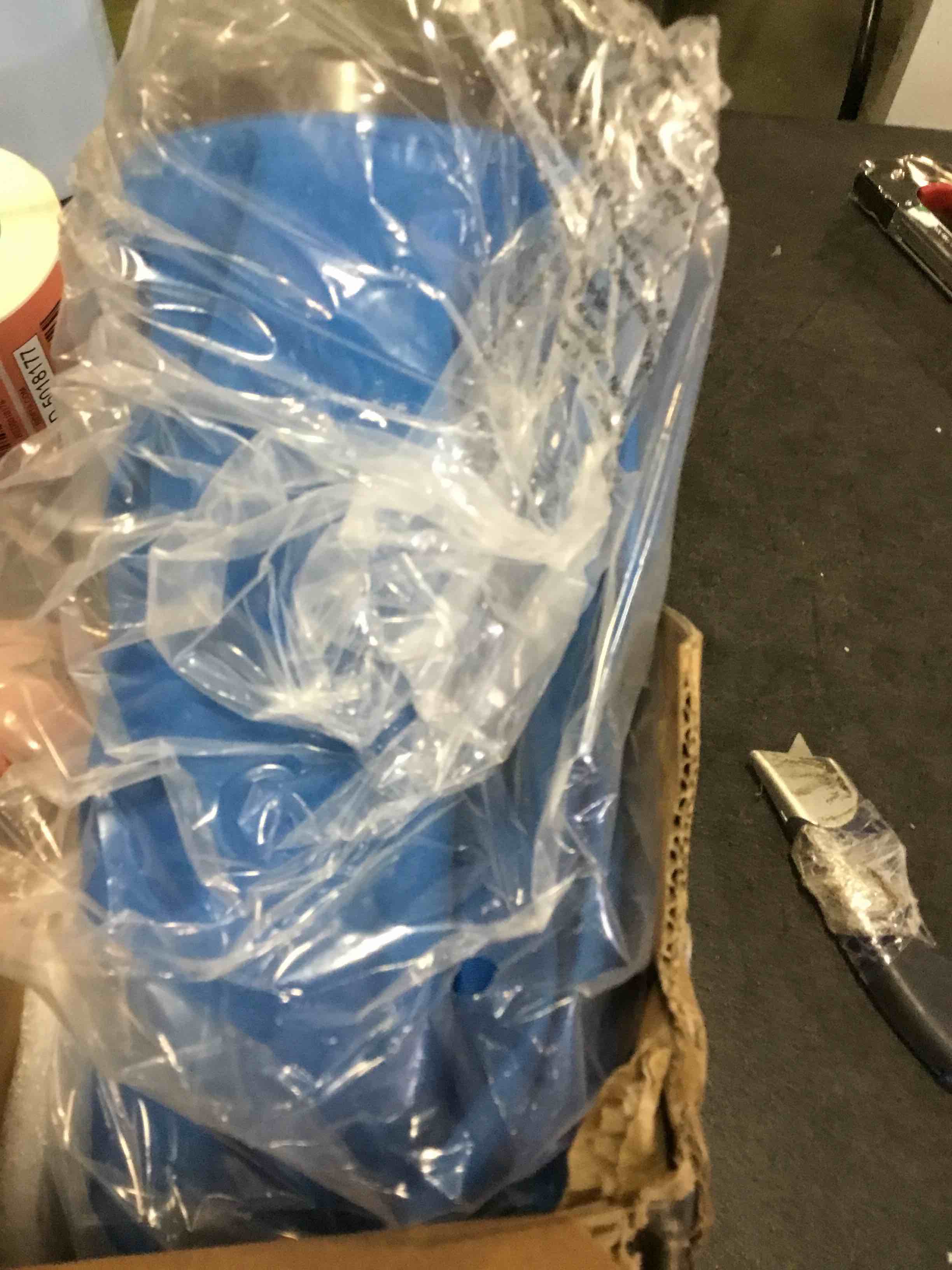 https://s3.amazonaws.com/lotting-images-prod/bidfta/RED5018170_1695152490461.jpeg