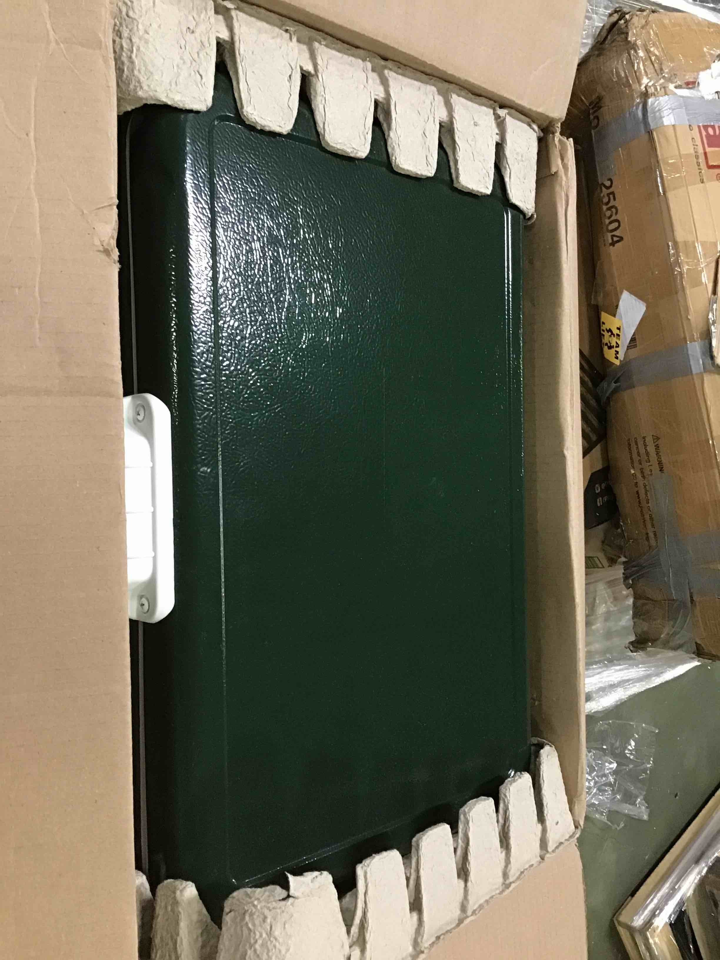 https://s3.amazonaws.com/lotting-images-prod/bidfta/RED5018451_1695308010700.jpeg