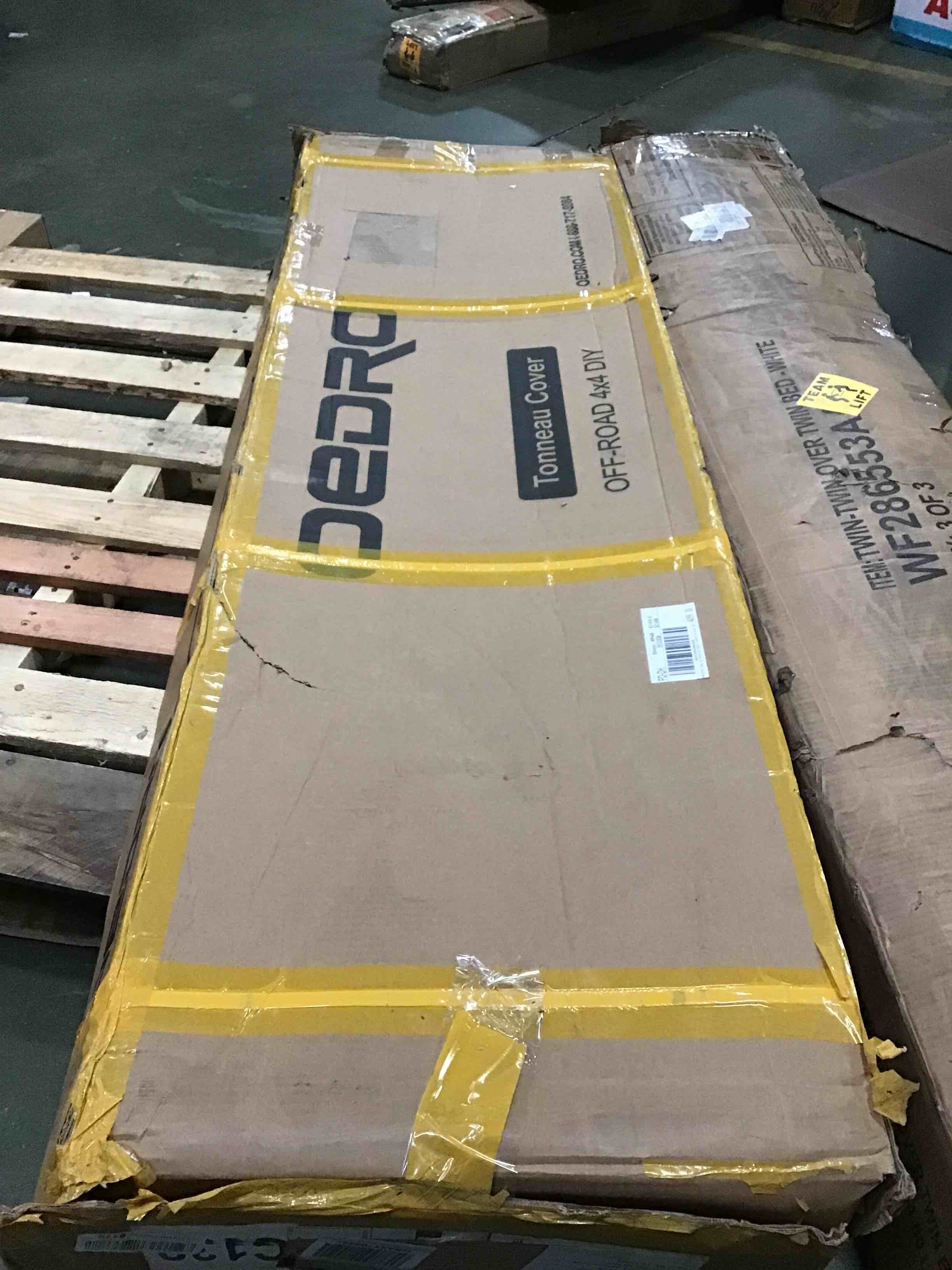 https://s3.amazonaws.com/lotting-images-prod/bidfta/RED5018597_1695386890629.jpeg