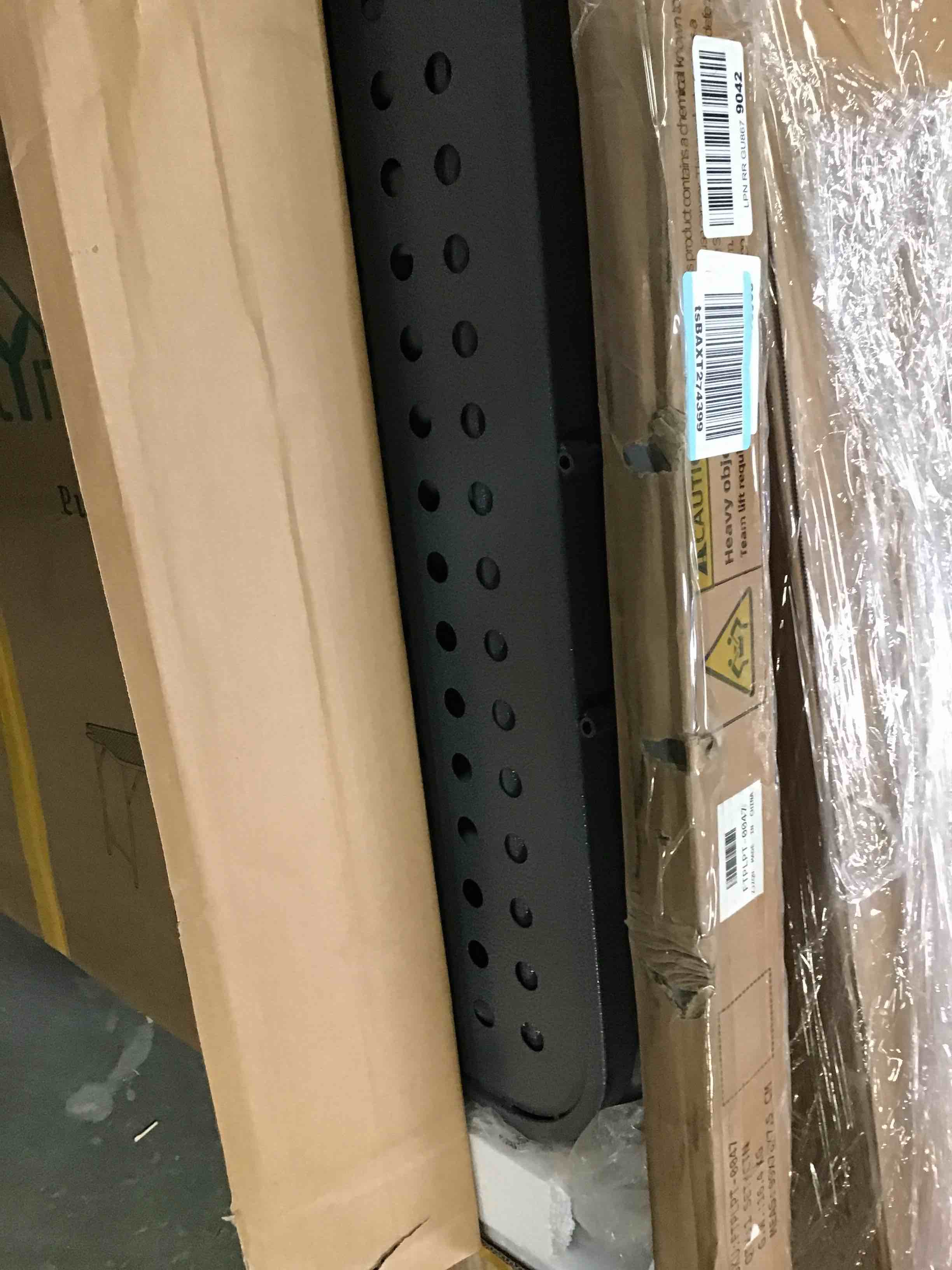 https://s3.amazonaws.com/lotting-images-prod/bidfta/RED5018610_1695389466603.jpeg