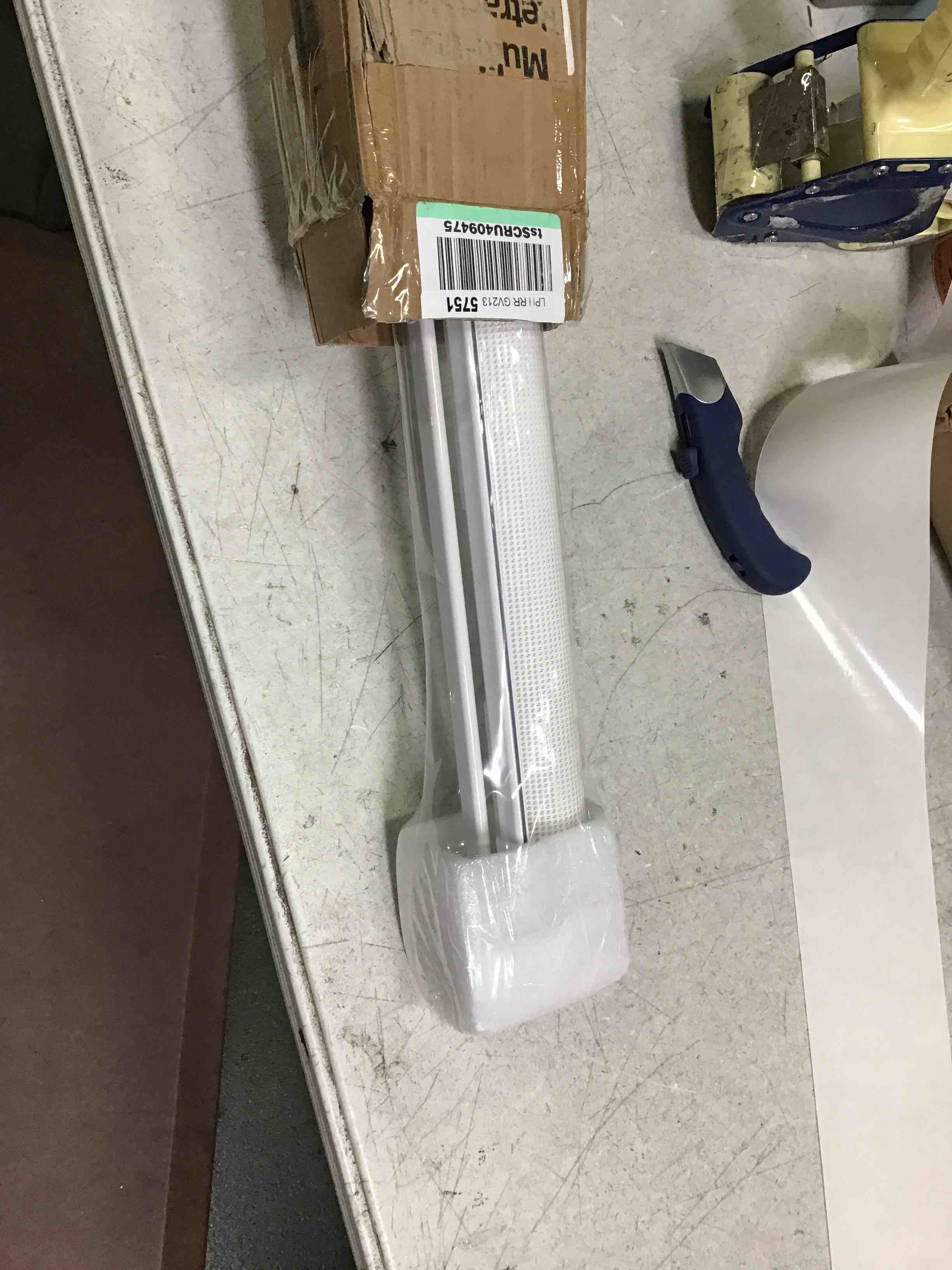 https://s3.amazonaws.com/lotting-images-prod/bidfta/RED5018693_1695399760513.jpeg