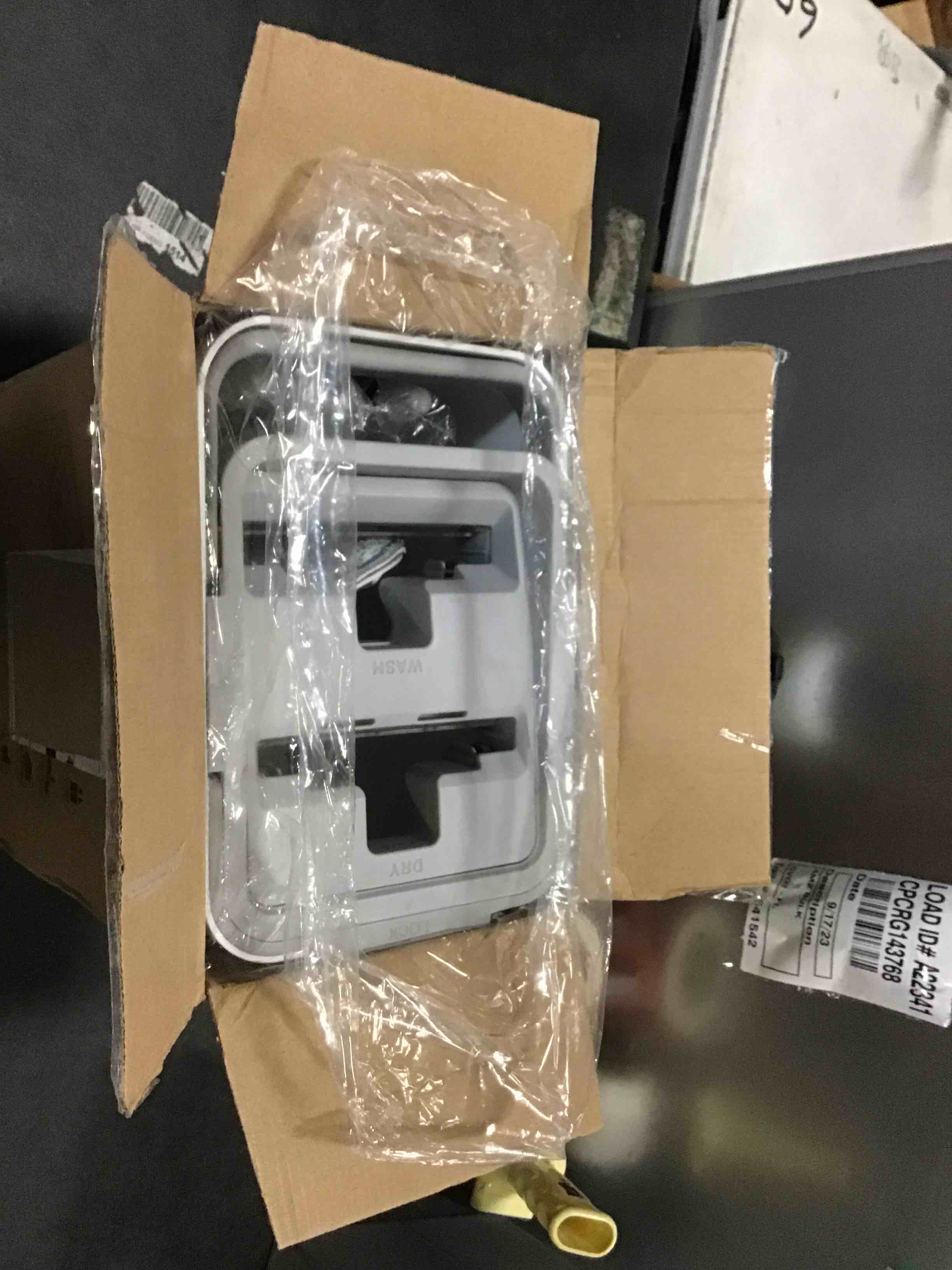 https://s3.amazonaws.com/lotting-images-prod/bidfta/RED5018775_1695640027093.jpeg