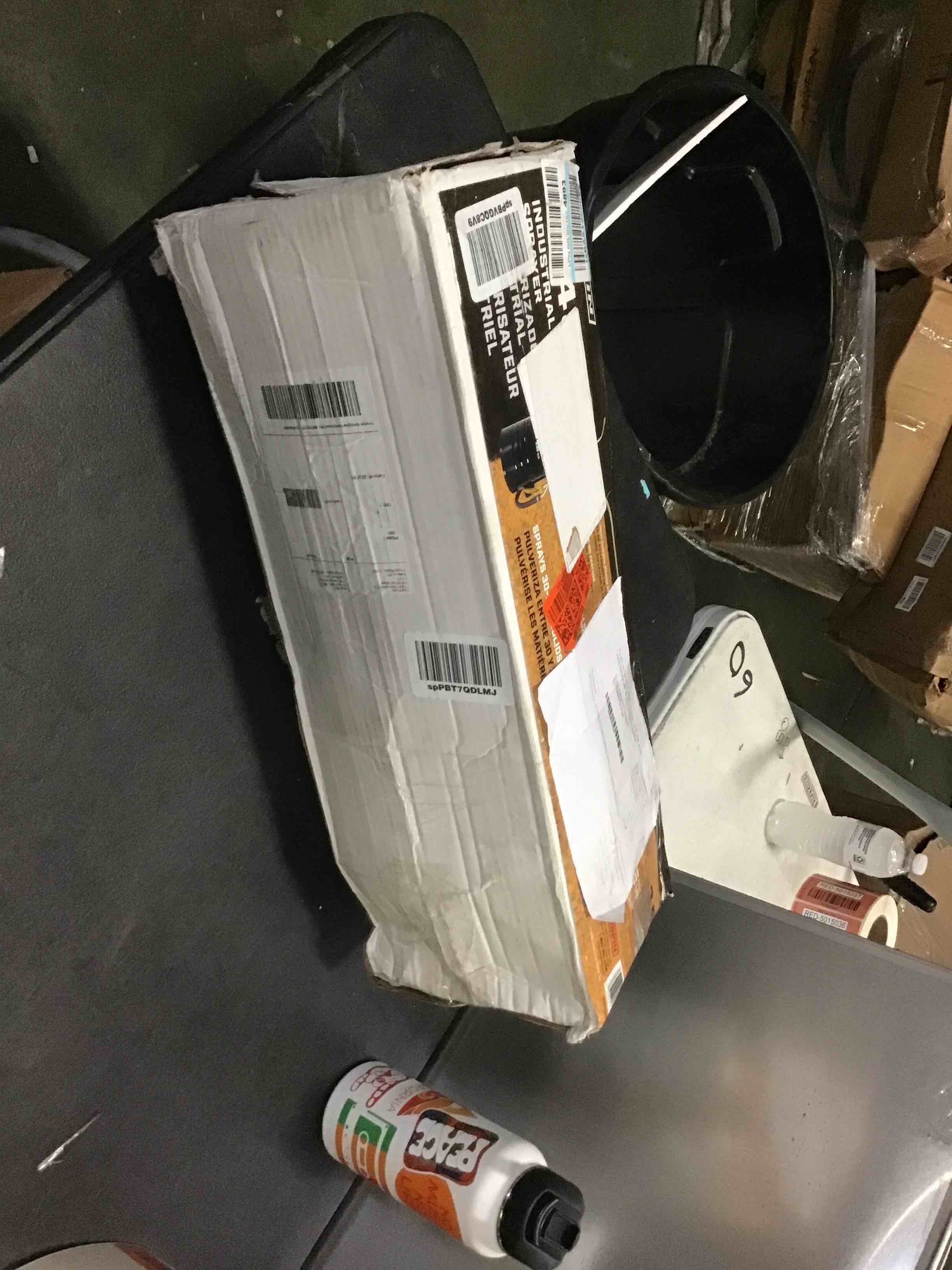 https://s3.amazonaws.com/lotting-images-prod/bidfta/RED5018783_1695640871936.jpeg