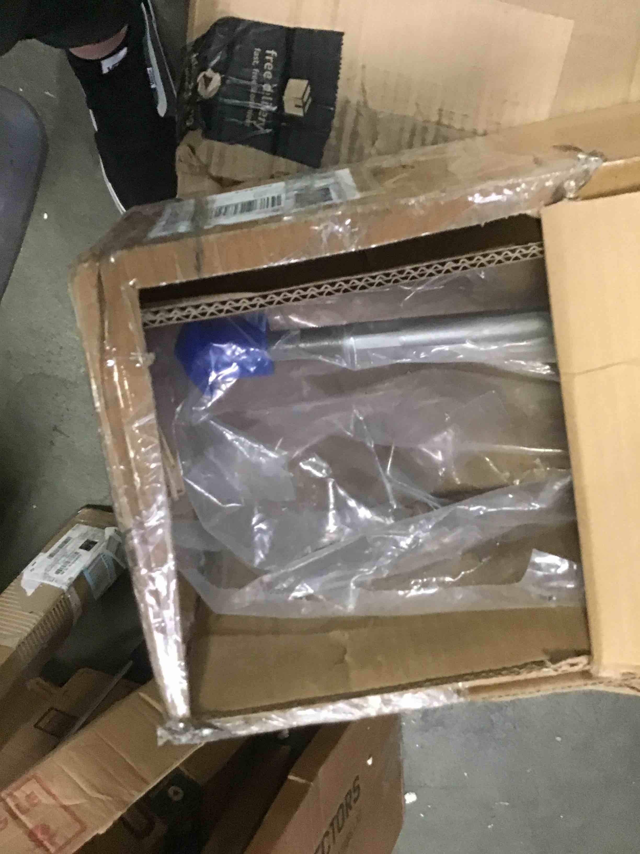 https://s3.amazonaws.com/lotting-images-prod/bidfta/RED5018924_1695665829232.jpeg