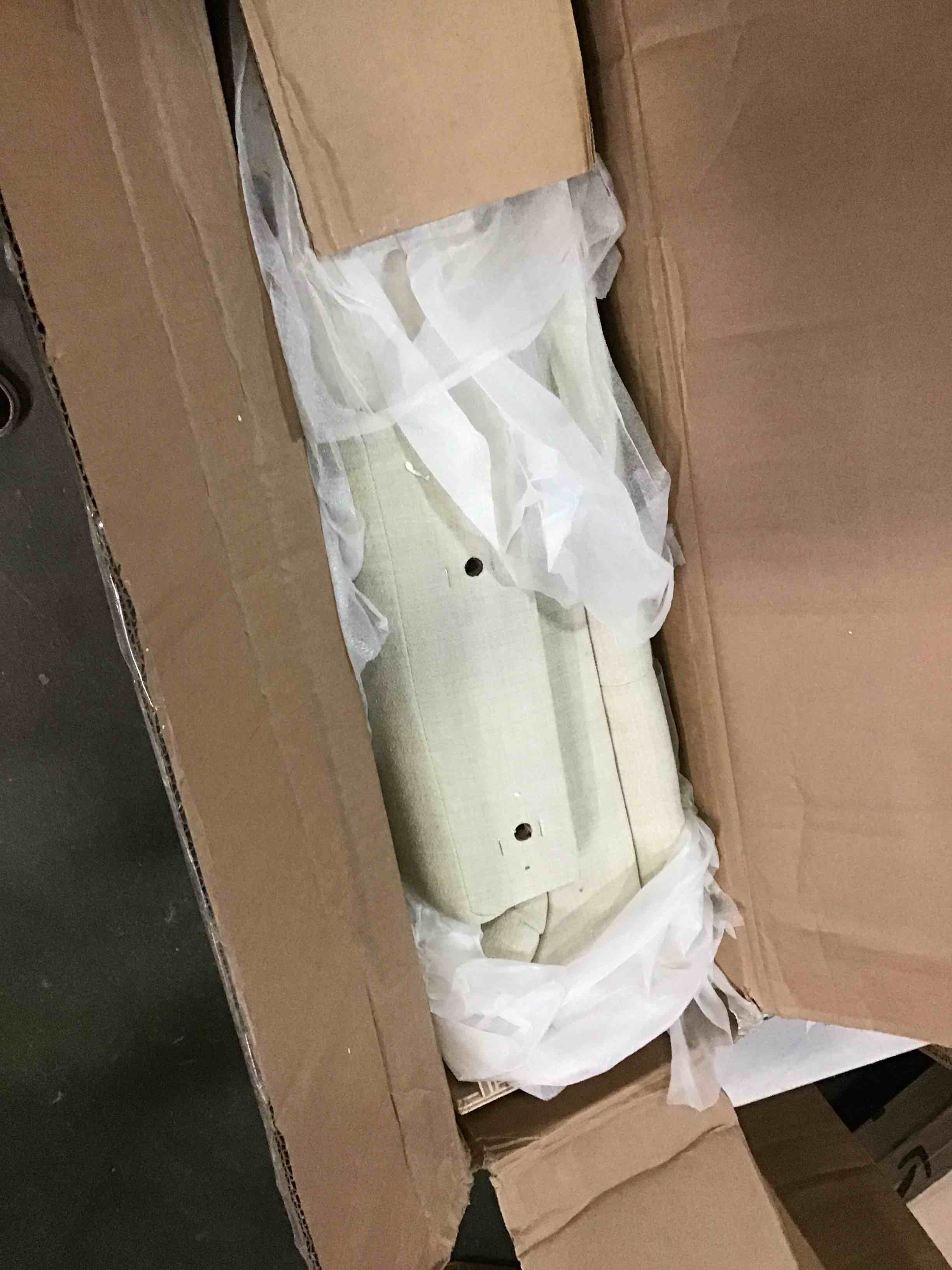 https://s3.amazonaws.com/lotting-images-prod/bidfta/RED5019039_1695741361222.jpeg