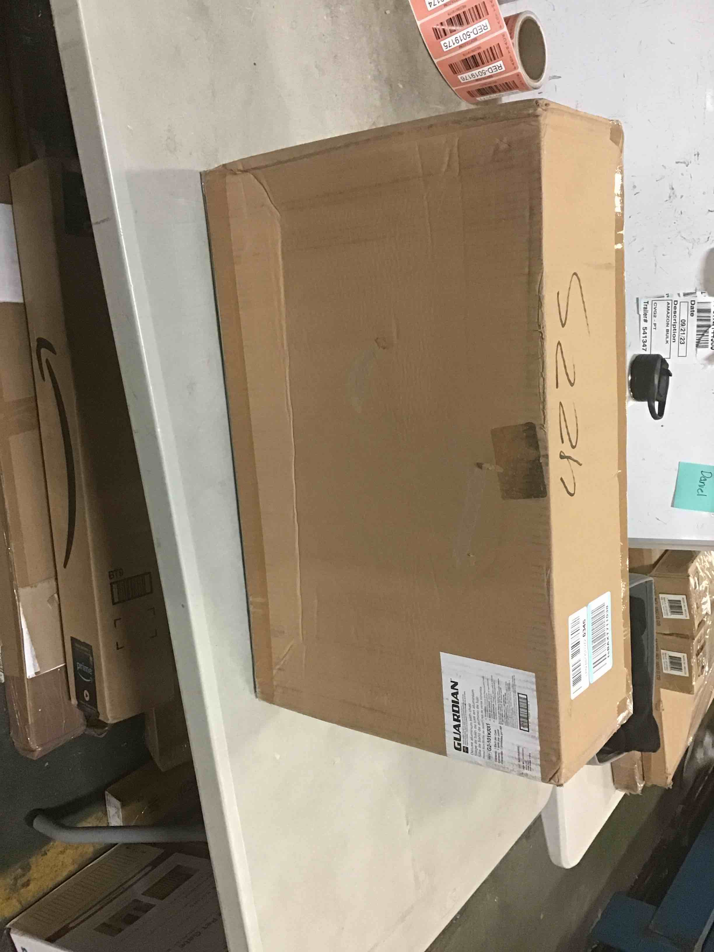 https://s3.amazonaws.com/lotting-images-prod/bidfta/RED5019174_1695819220949.jpeg