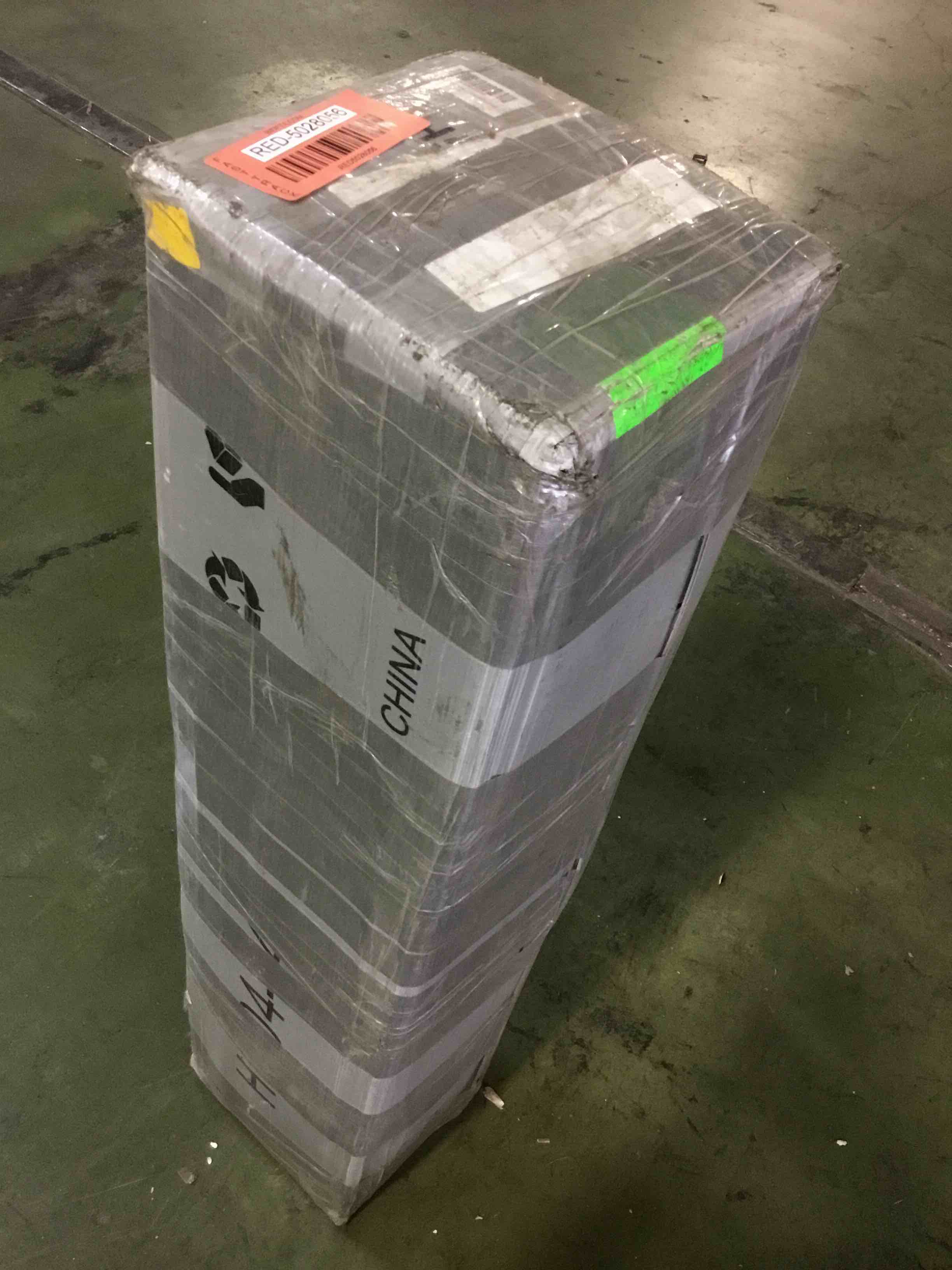 https://s3.amazonaws.com/lotting-images-prod/bidfta/RED5028056_1686841200885.jpeg
