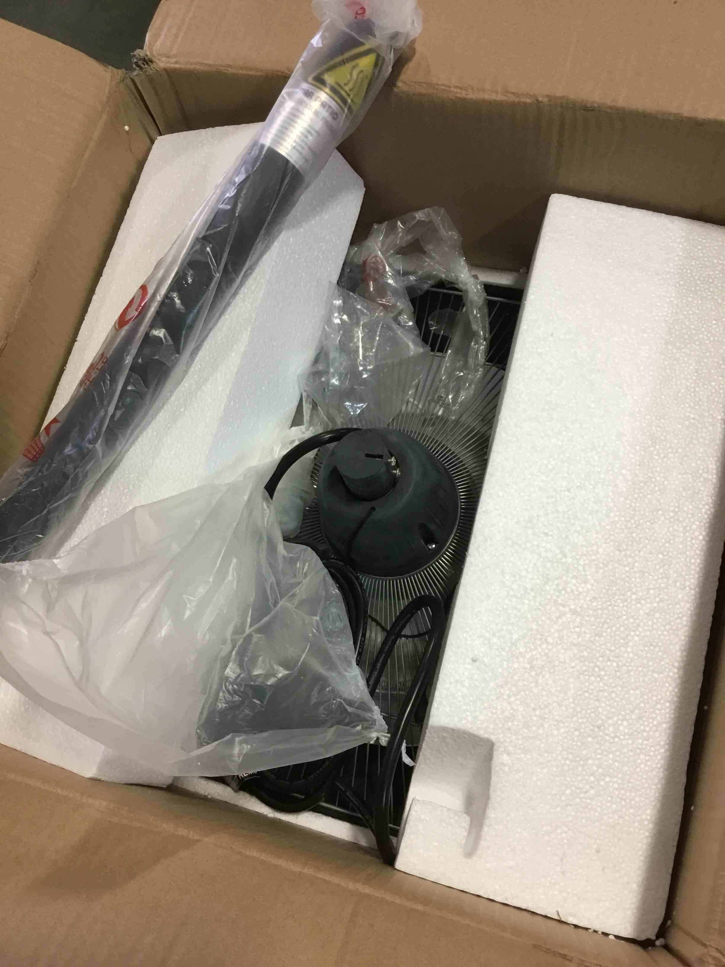 https://s3.amazonaws.com/lotting-images-prod/bidfta/RED5028069_1686844275382.jpeg