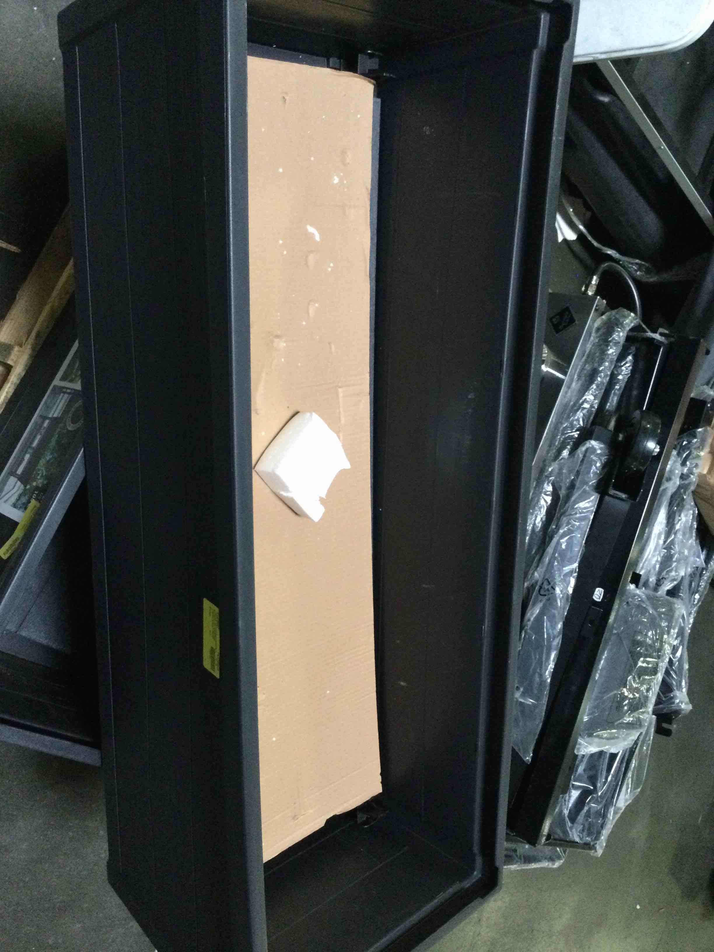 https://s3.amazonaws.com/lotting-images-prod/bidfta/RED5034512_1685986857673.jpeg