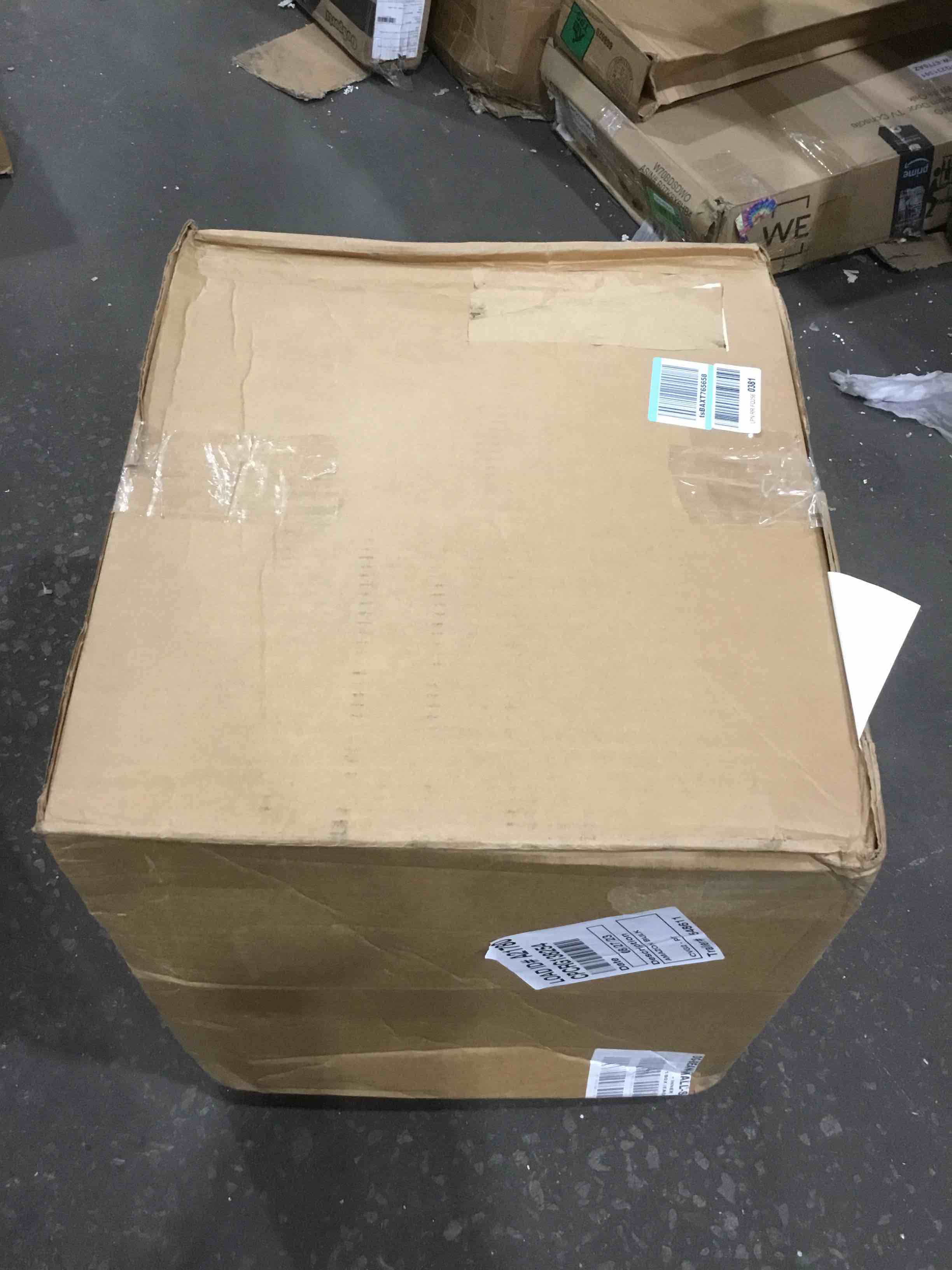 https://s3.amazonaws.com/lotting-images-prod/bidfta/RED5044811_1695739040659.jpeg