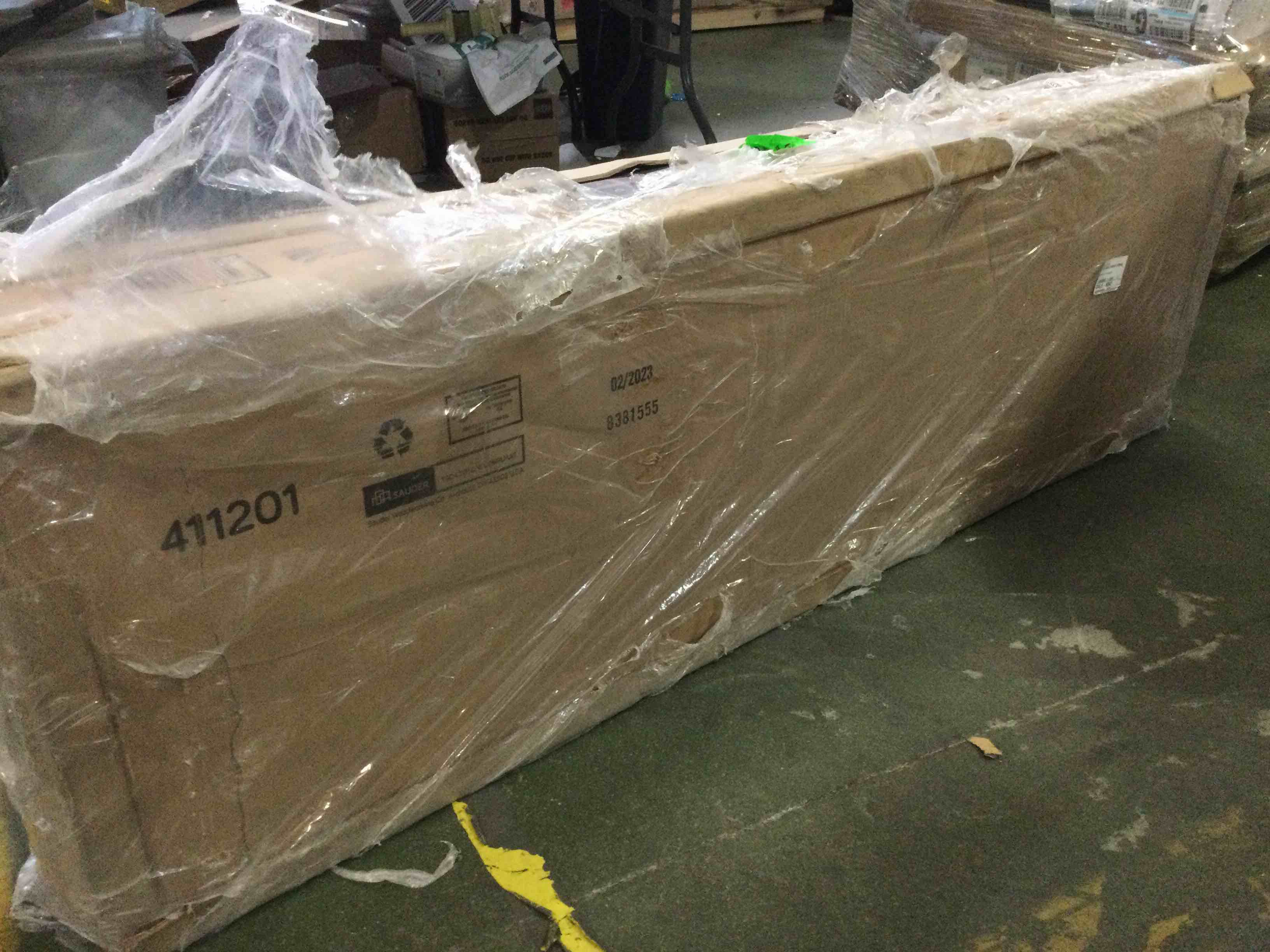 https://s3.amazonaws.com/lotting-images-prod/bidfta/RED5048645_1693235776737.jpeg