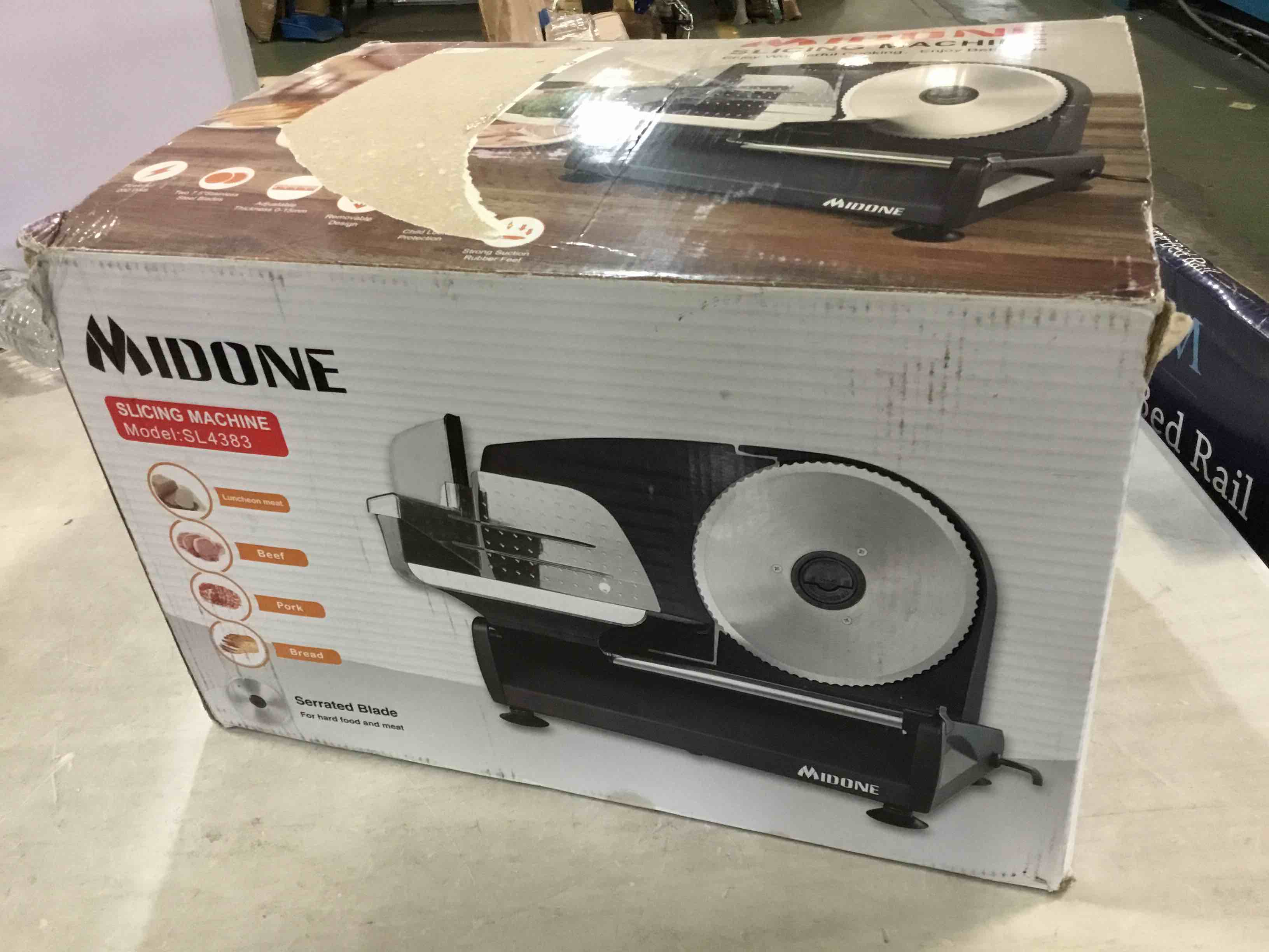 https://s3.amazonaws.com/lotting-images-prod/bidfta/RED5048701_1693250792981.jpeg