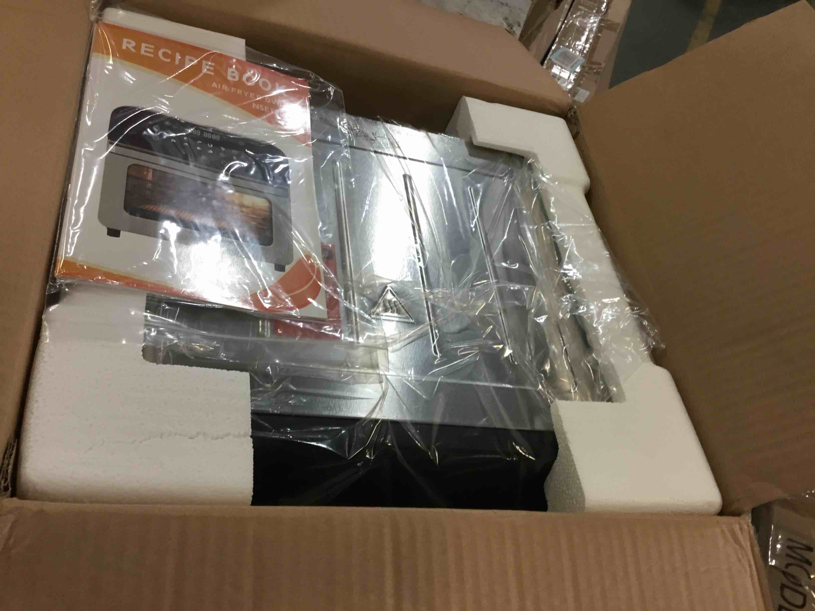 https://s3.amazonaws.com/lotting-images-prod/bidfta/RED5048713_1693253314719.jpeg