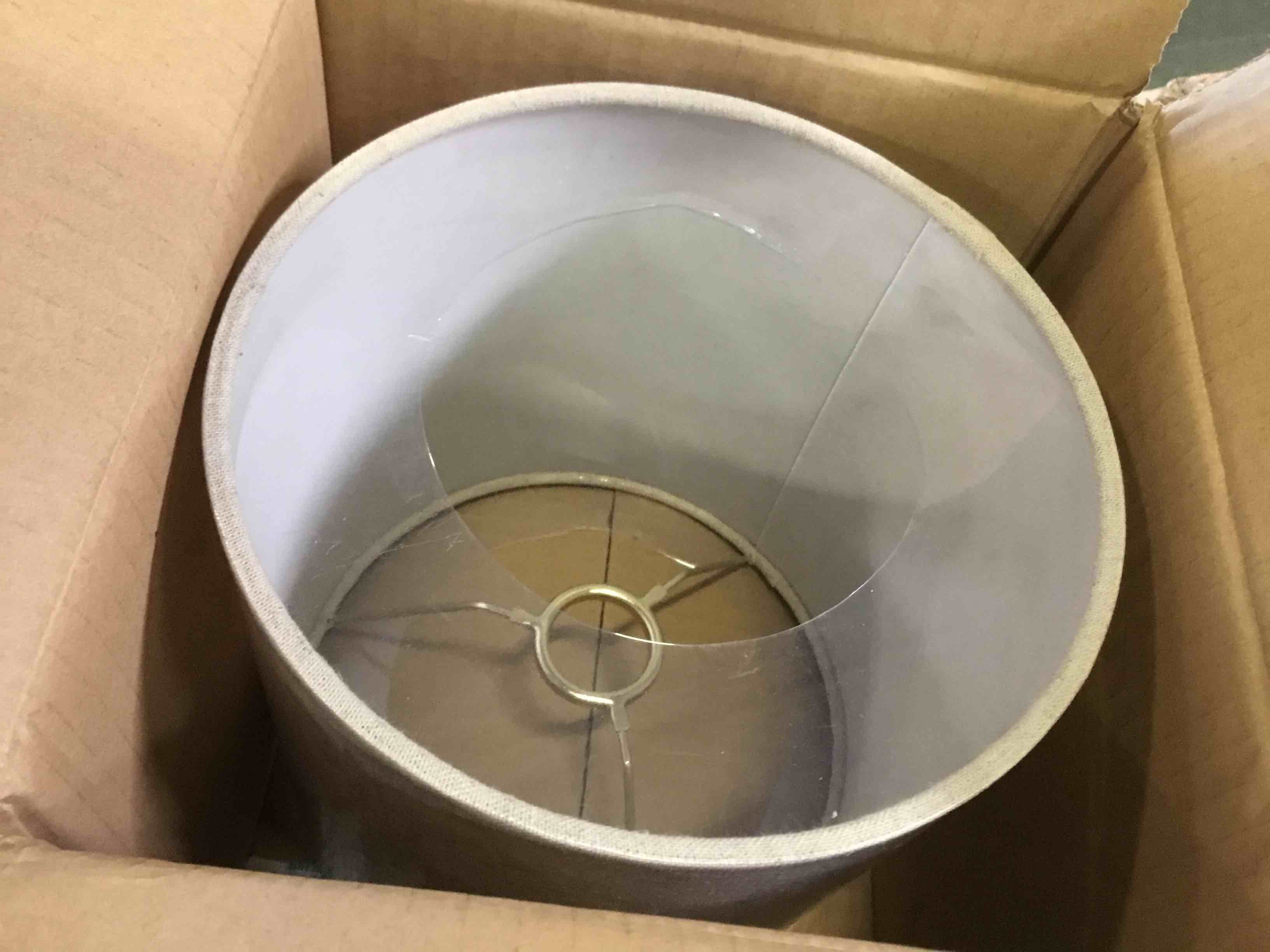 https://s3.amazonaws.com/lotting-images-prod/bidfta/RED5048808_1693326711064.jpeg