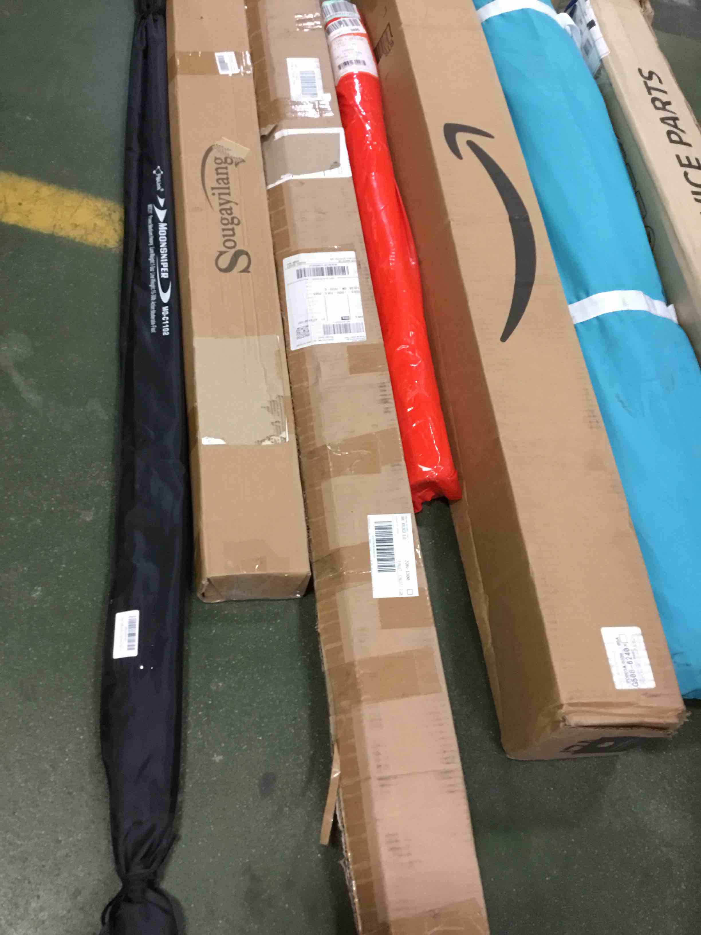 https://s3.amazonaws.com/lotting-images-prod/bidfta/RED5049314_1694006782200.jpeg