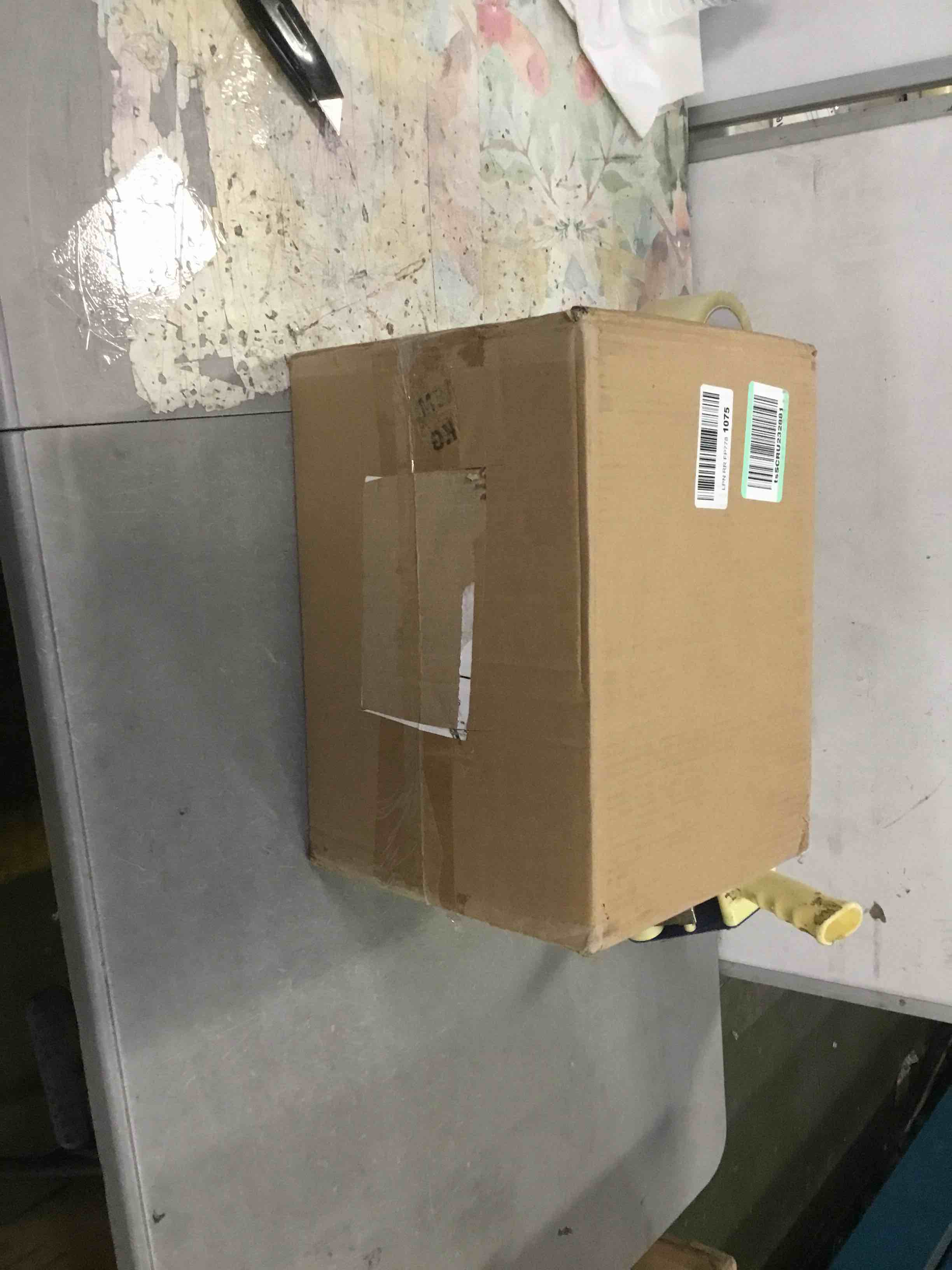 https://s3.amazonaws.com/lotting-images-prod/bidfta/RED5051431_1692889264696.jpeg