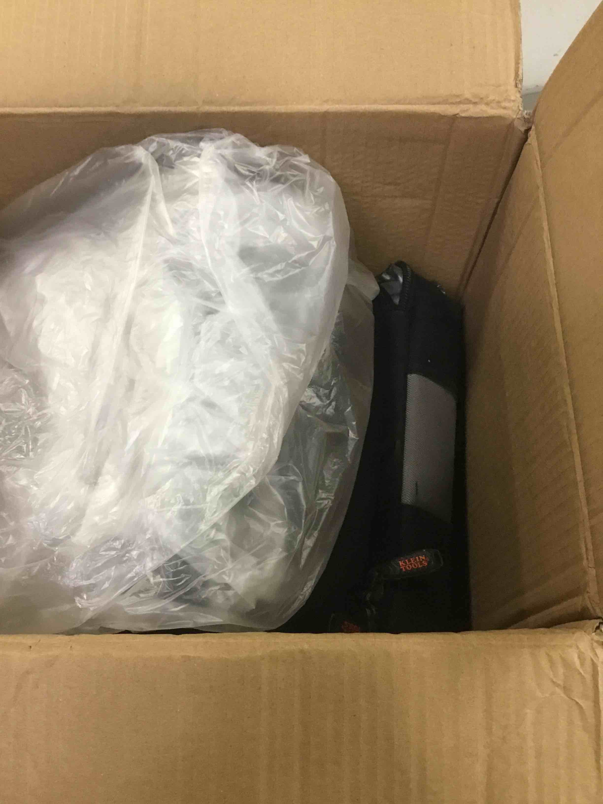 https://s3.amazonaws.com/lotting-images-prod/bidfta/RED5051435_1692889708562.jpeg