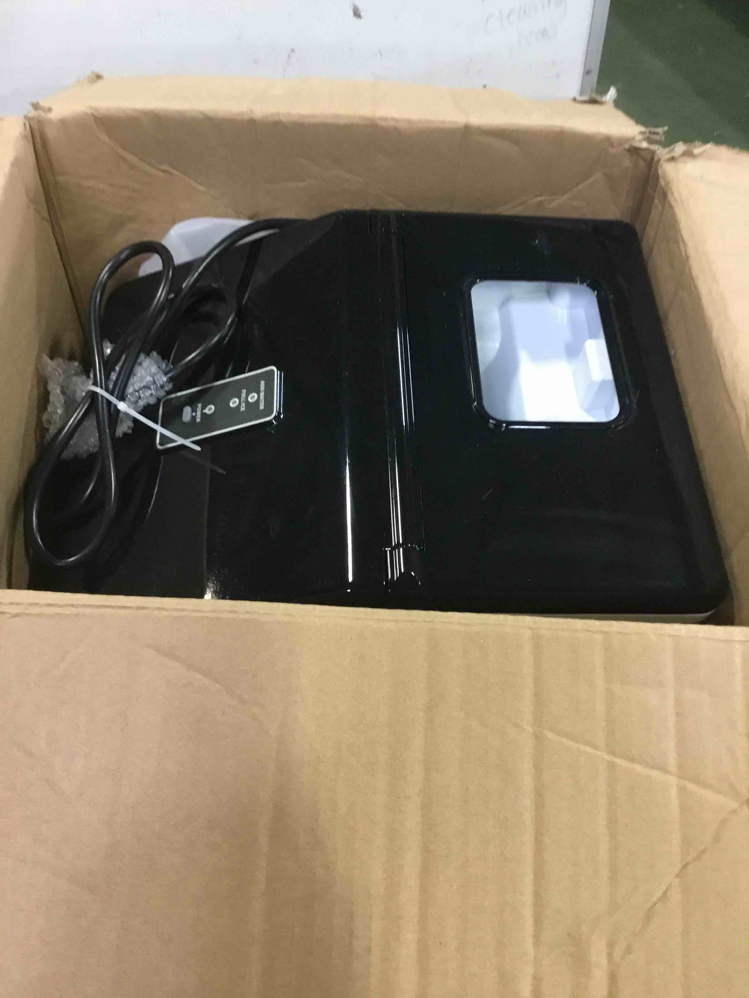 https://s3.amazonaws.com/lotting-images-prod/bidfta/RED5051436_1692889792041.jpeg