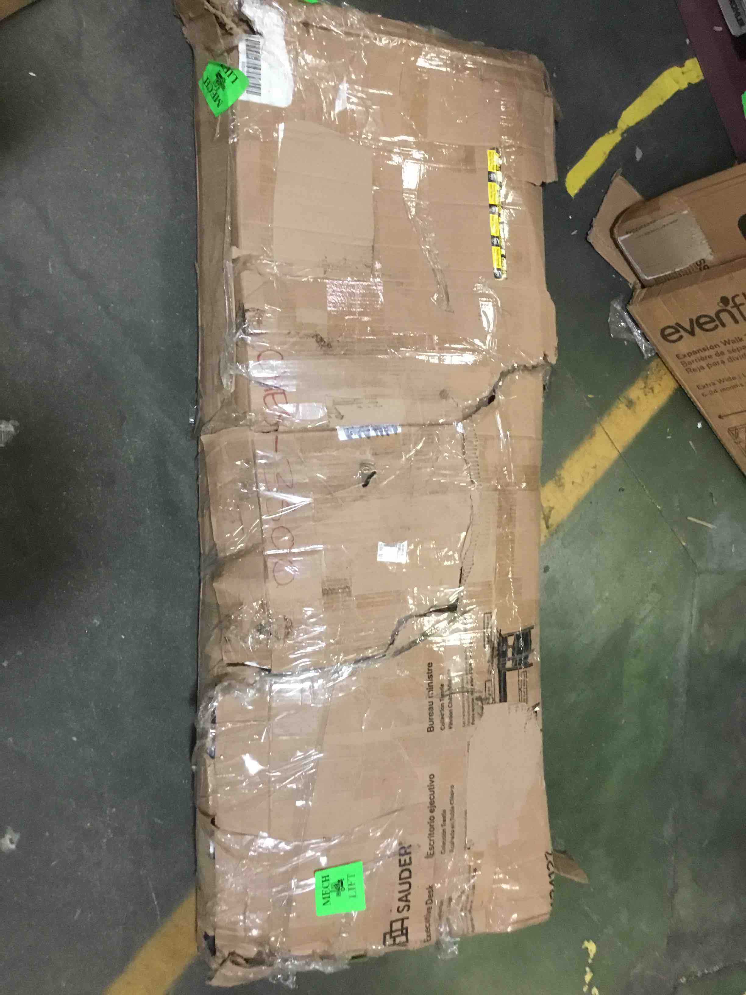 https://s3.amazonaws.com/lotting-images-prod/bidfta/RED5051831_1693311500986.jpeg