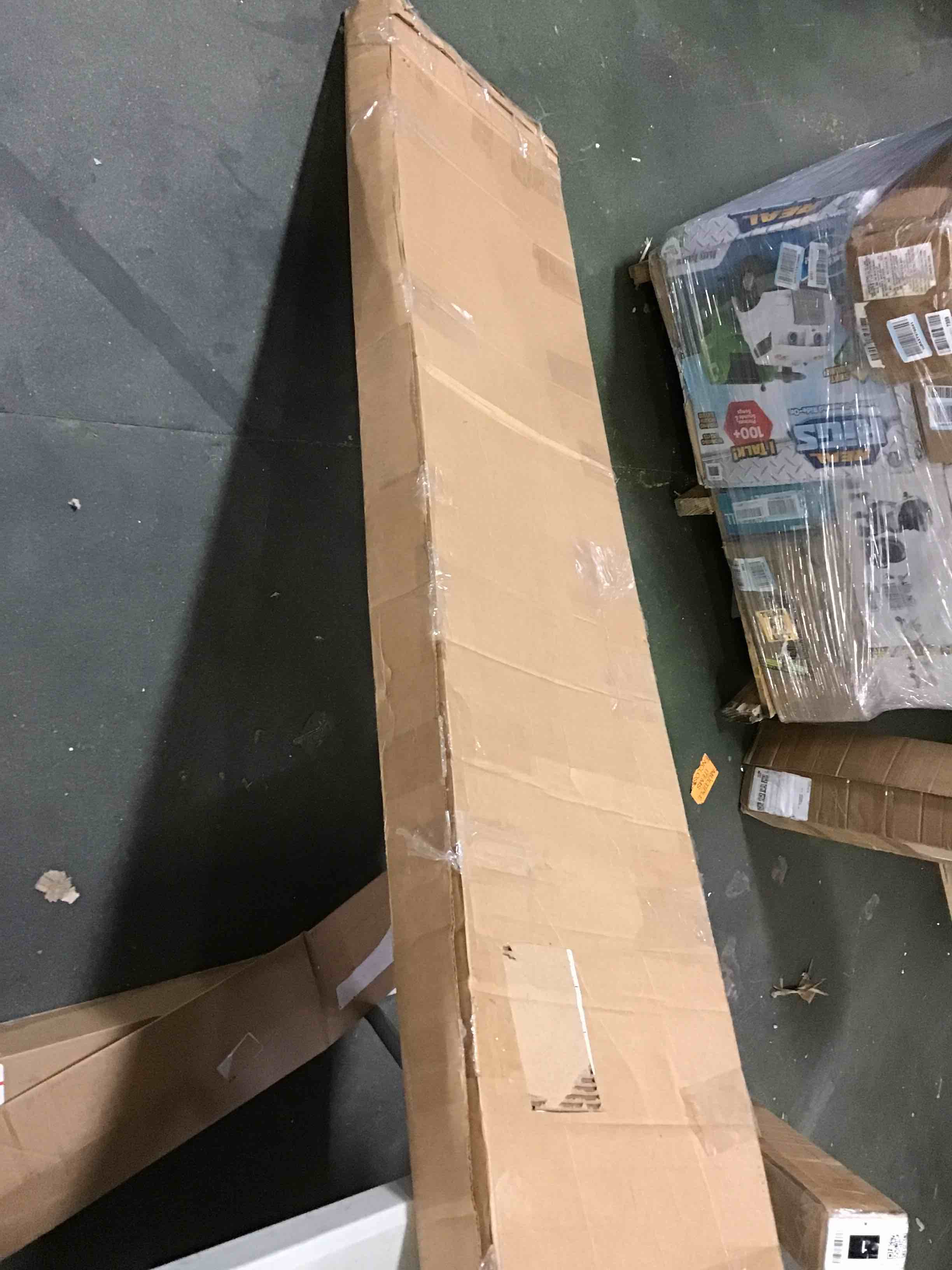 https://s3.amazonaws.com/lotting-images-prod/bidfta/RED5051980_1693401684064.jpeg