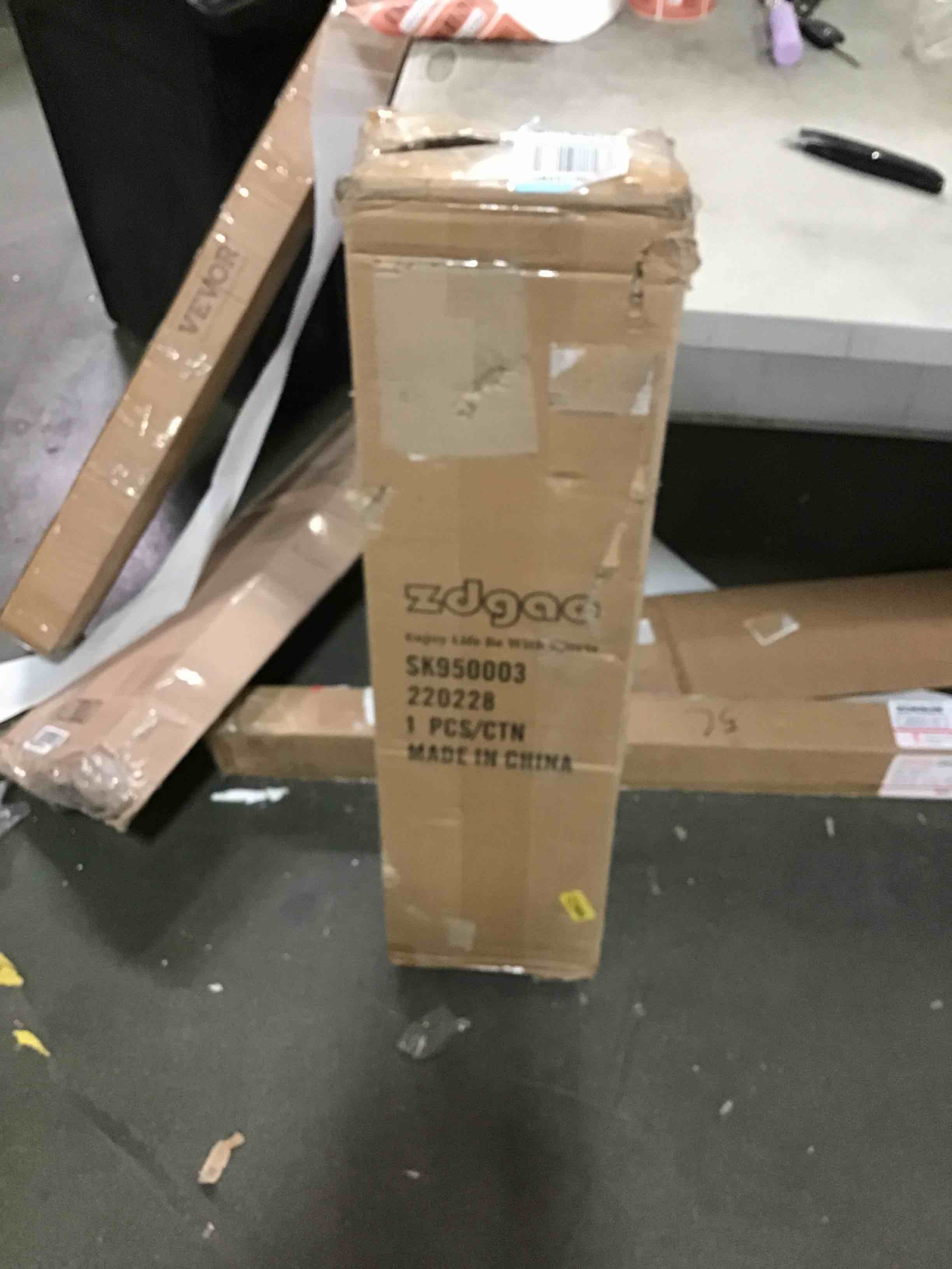 https://s3.amazonaws.com/lotting-images-prod/bidfta/RED5052017_1693409775922.jpeg
