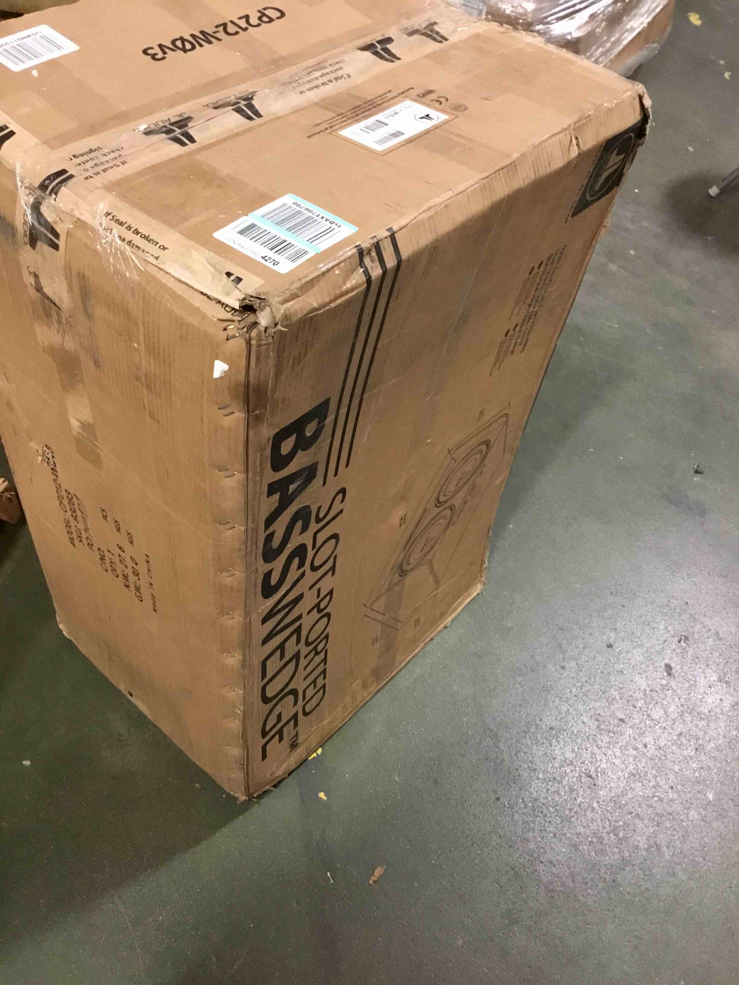 https://s3.amazonaws.com/lotting-images-prod/bidfta/RED5052331_1693914556396.jpeg