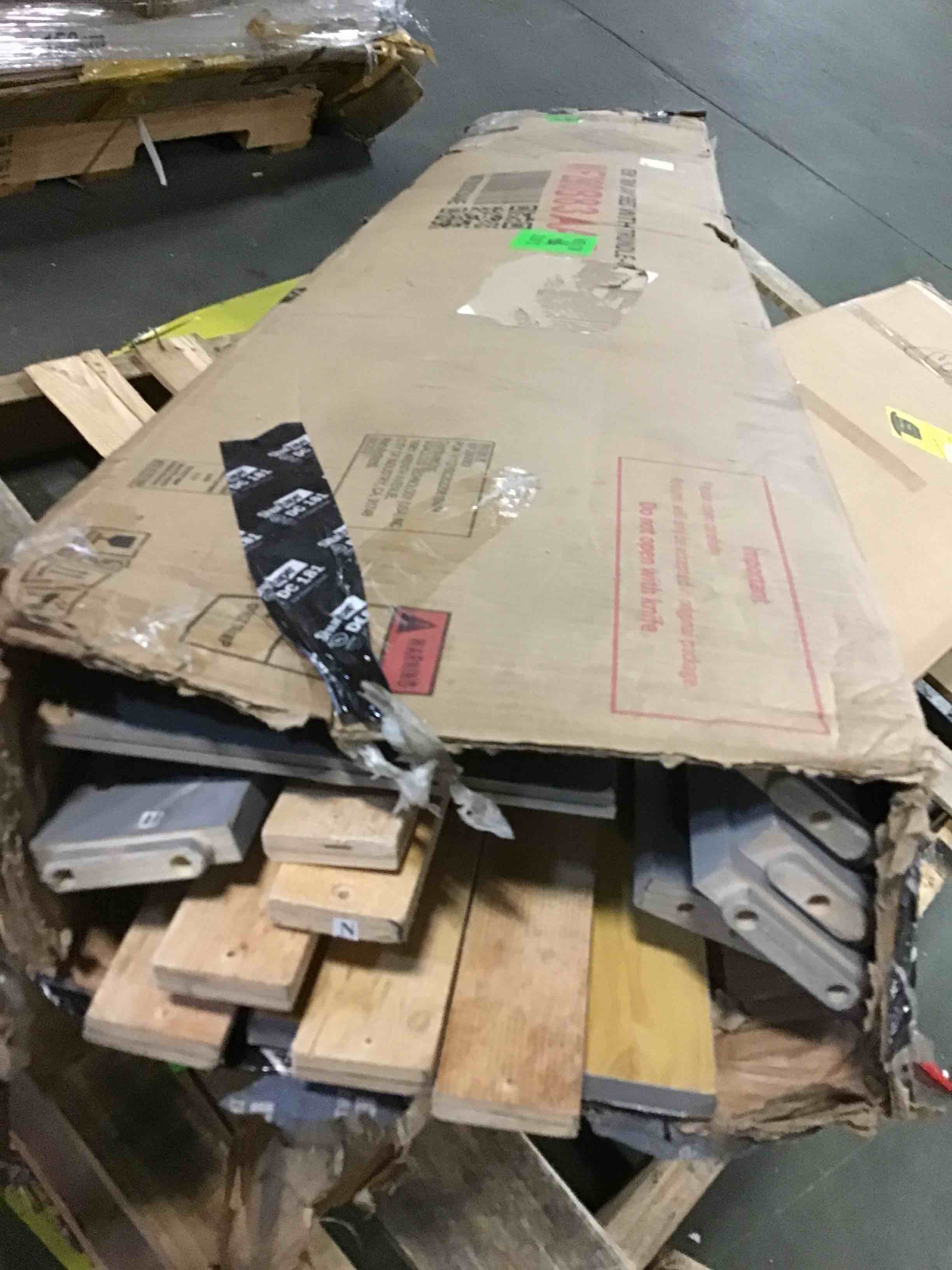 https://s3.amazonaws.com/lotting-images-prod/bidfta/RED5052522_1692883796457.jpeg