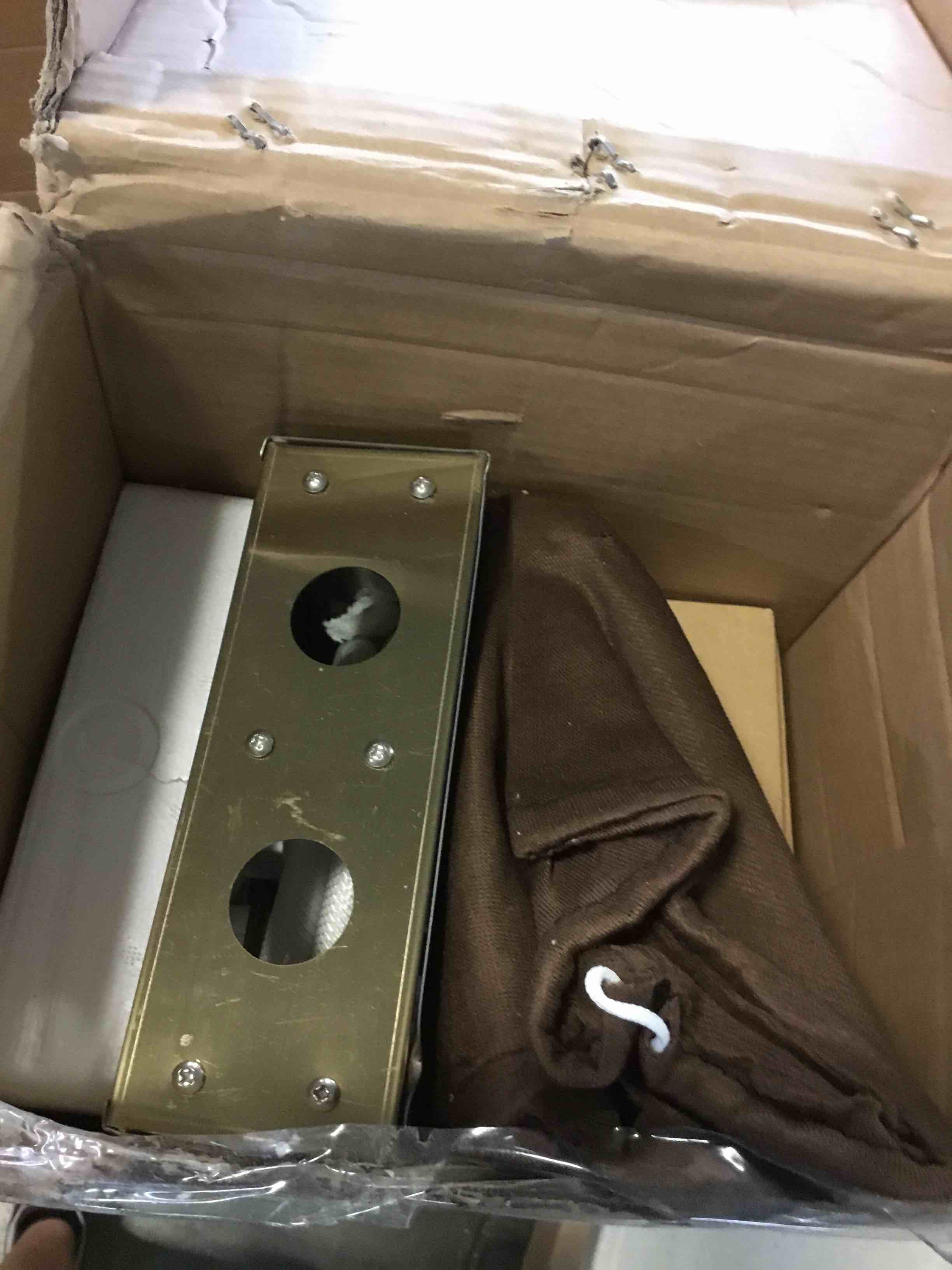 https://s3.amazonaws.com/lotting-images-prod/bidfta/RED5052724_1693253725855.jpeg