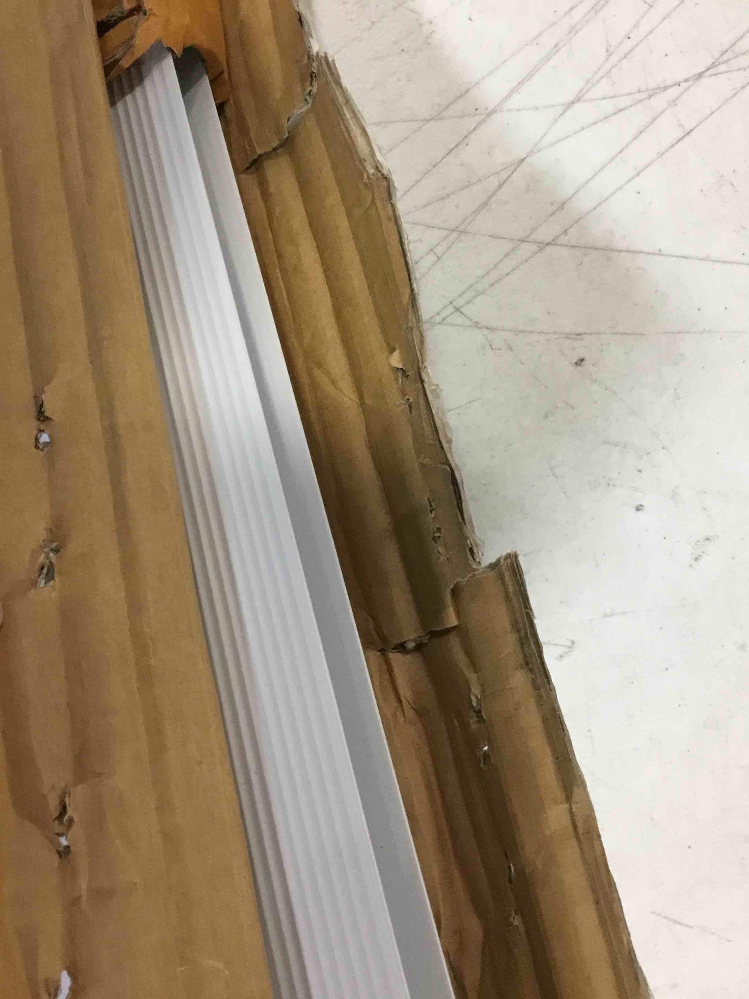 https://s3.amazonaws.com/lotting-images-prod/bidfta/RED5052967_1693575374972.jpeg
