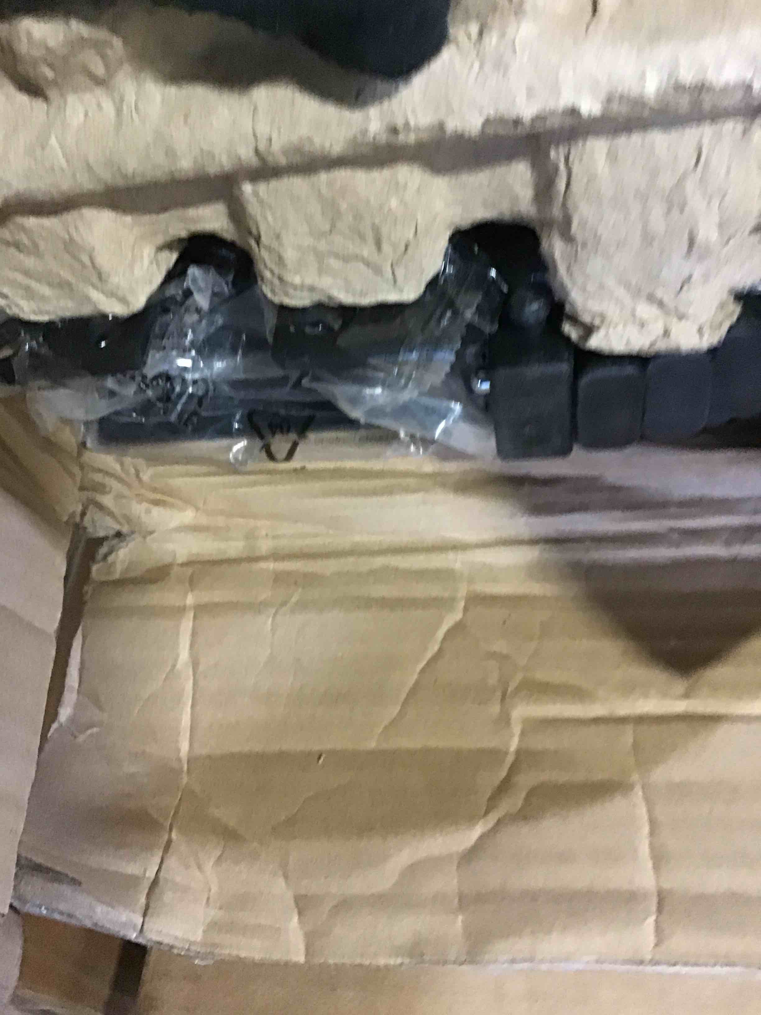 https://s3.amazonaws.com/lotting-images-prod/bidfta/RED5053152_1694088836215.jpeg