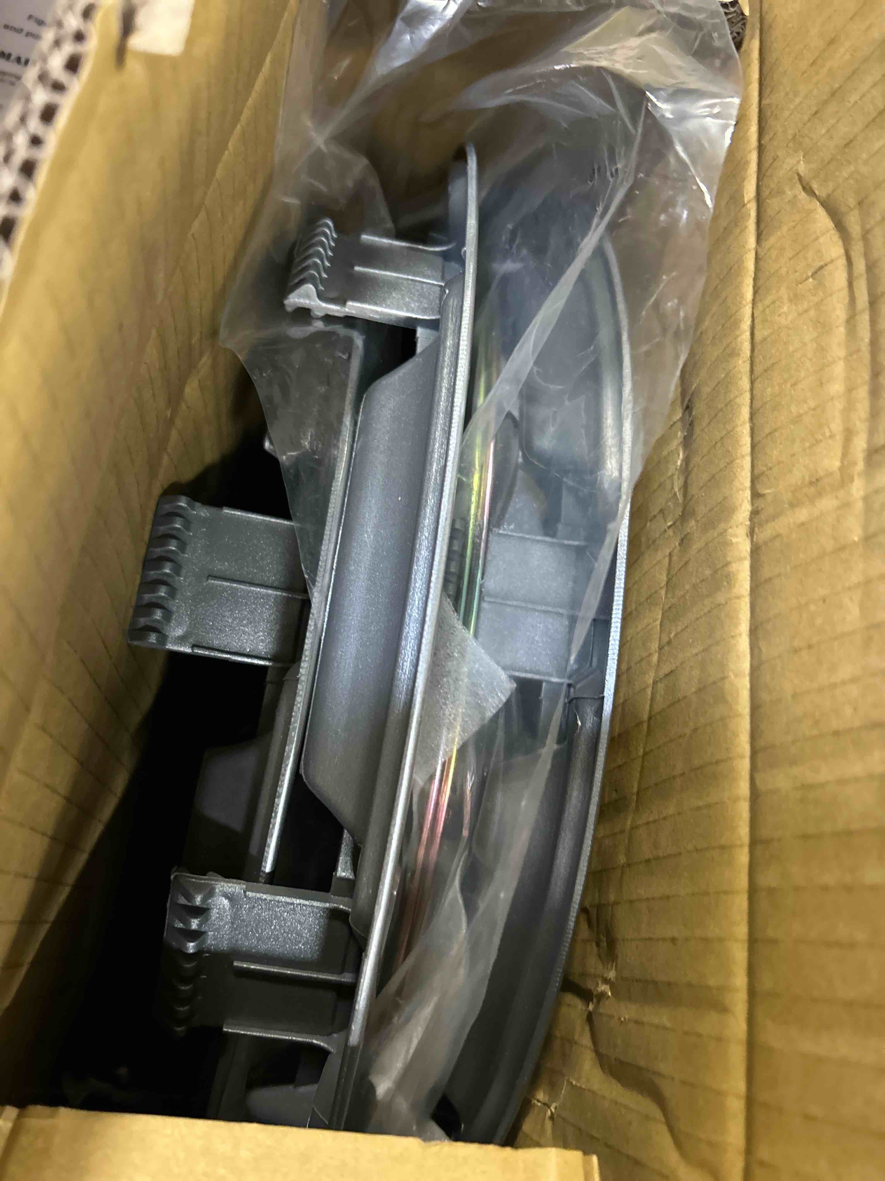 https://s3.amazonaws.com/lotting-images-prod/bidfta/RED5053401_1694348077967.jpeg