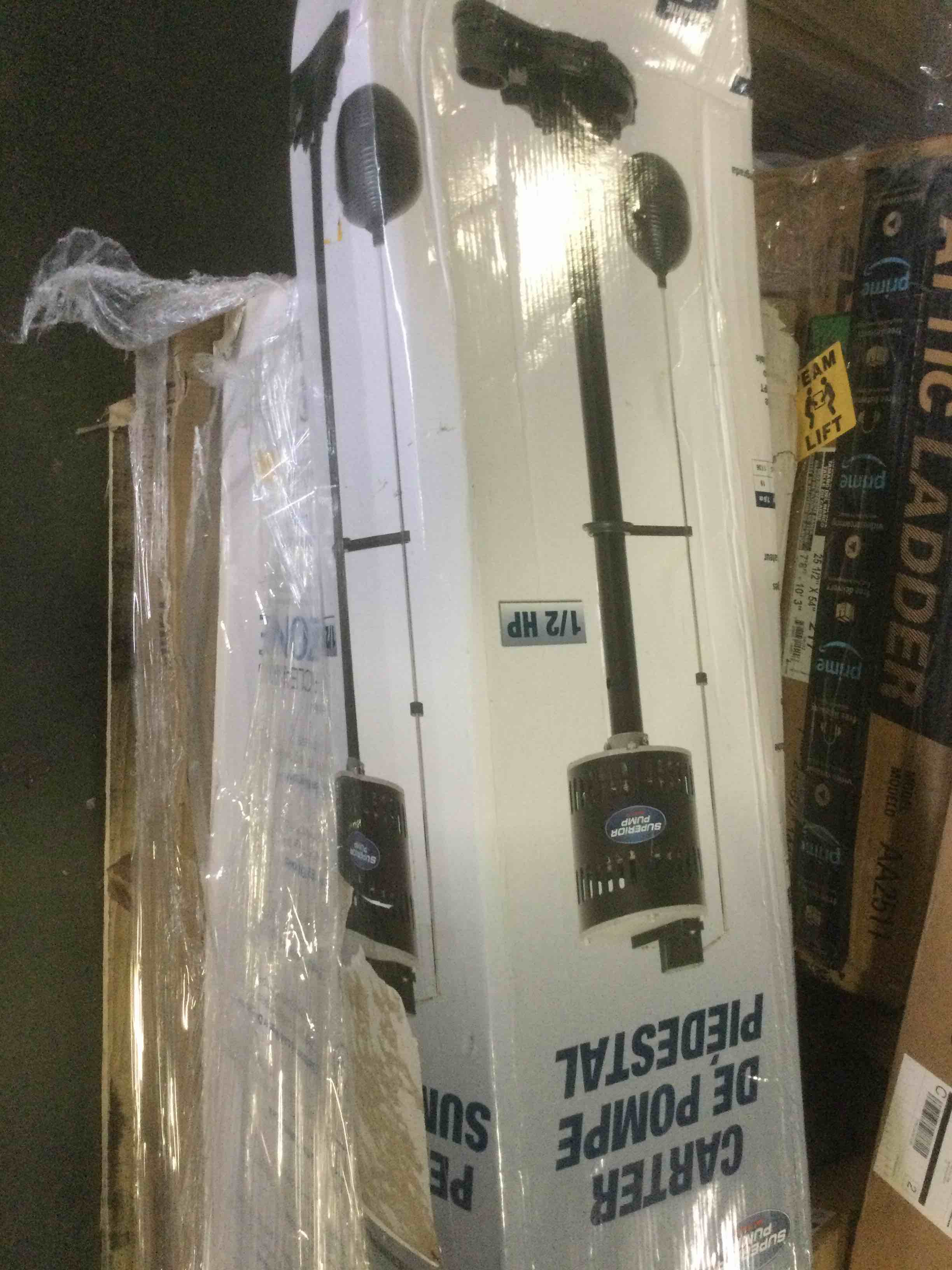 https://s3.amazonaws.com/lotting-images-prod/bidfta/RED5053532_1694363102229.jpeg