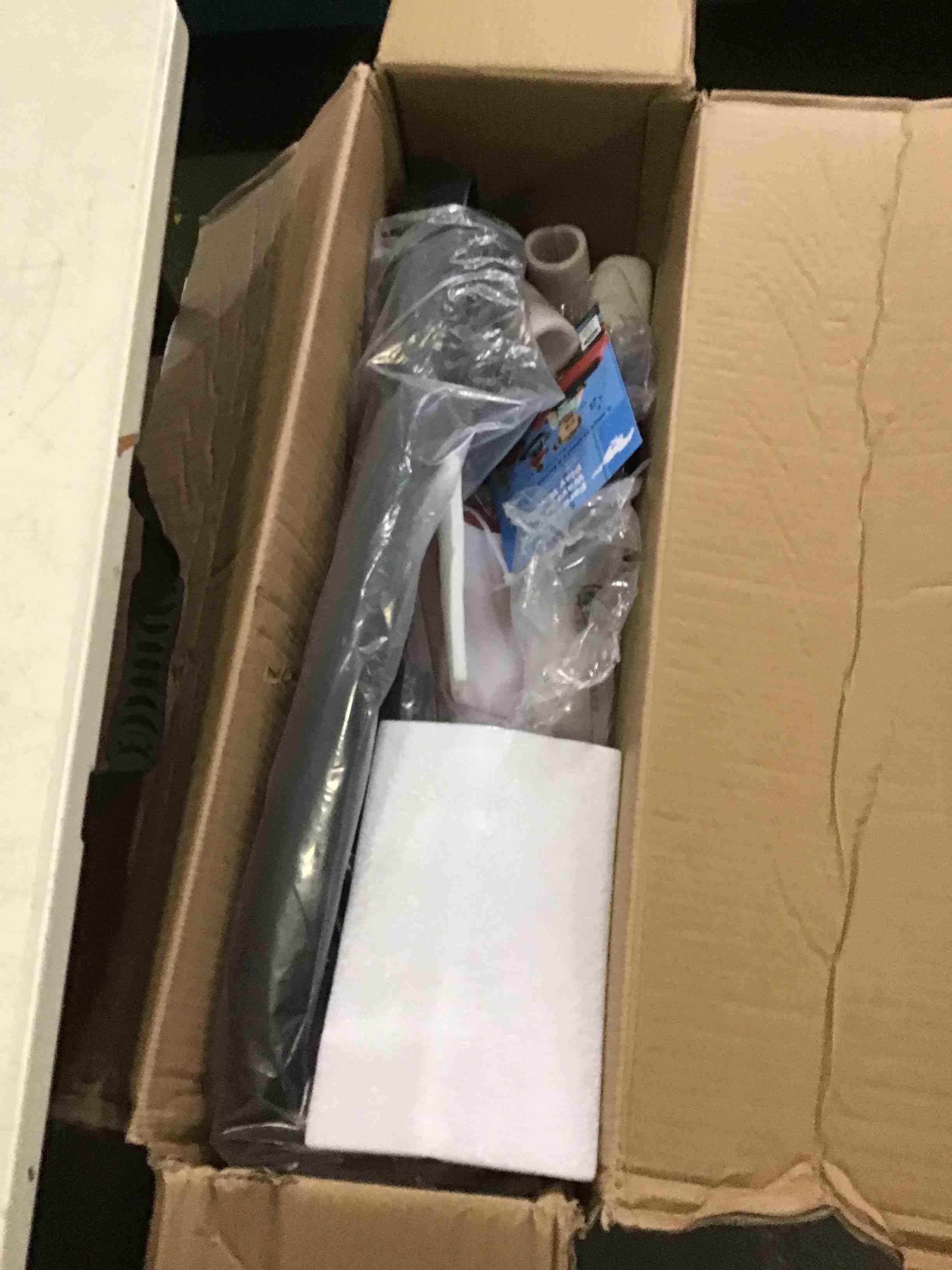 https://s3.amazonaws.com/lotting-images-prod/bidfta/RED5053687_1694458700524.jpeg