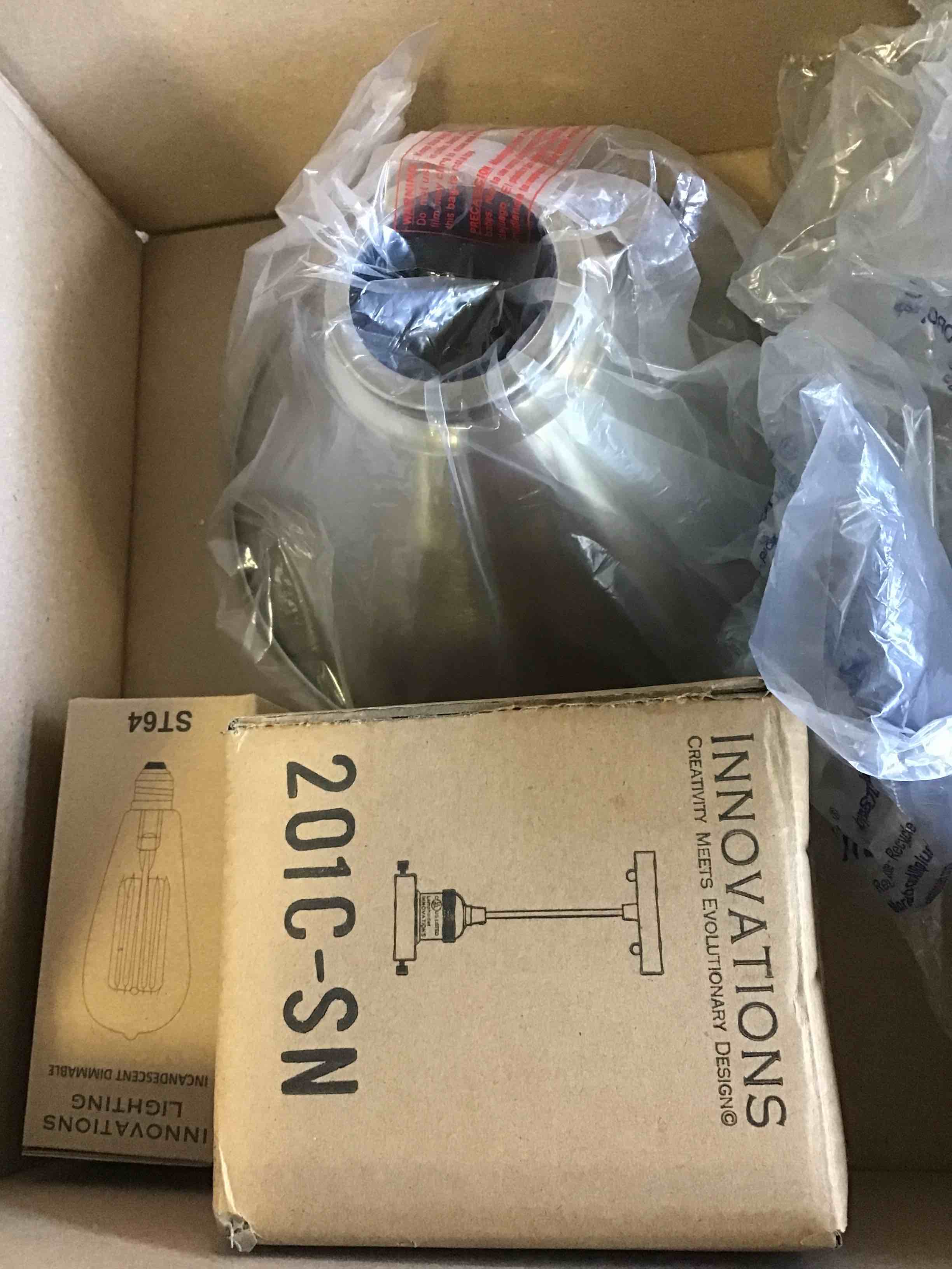 https://s3.amazonaws.com/lotting-images-prod/bidfta/RED5055765_1692366940041.jpeg