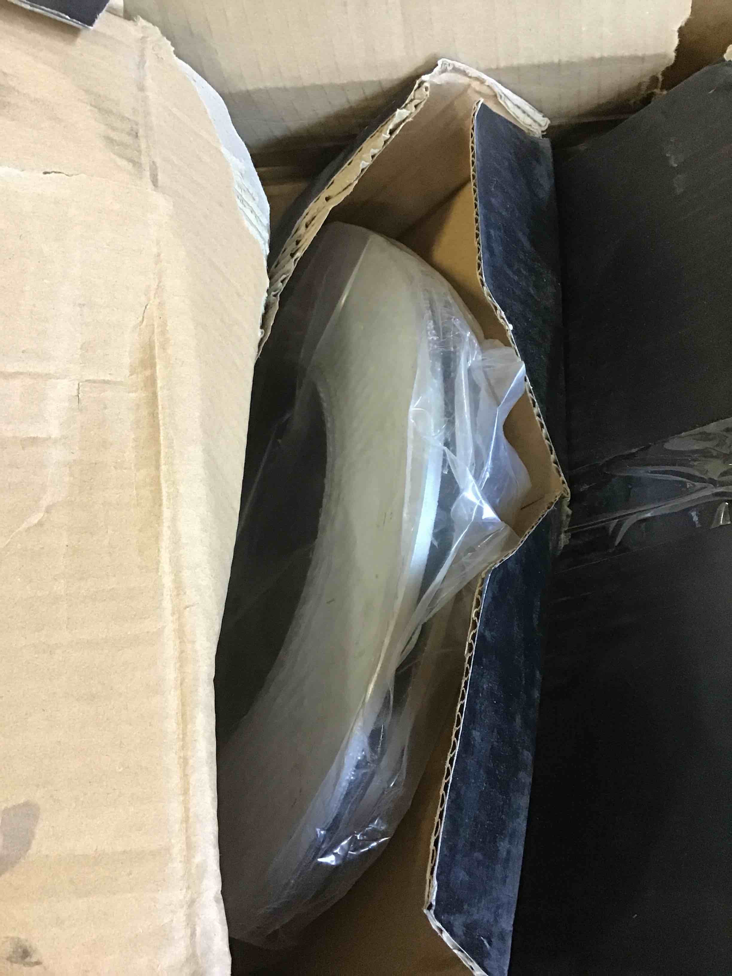 https://s3.amazonaws.com/lotting-images-prod/bidfta/RED5055775_1692372723671.jpeg