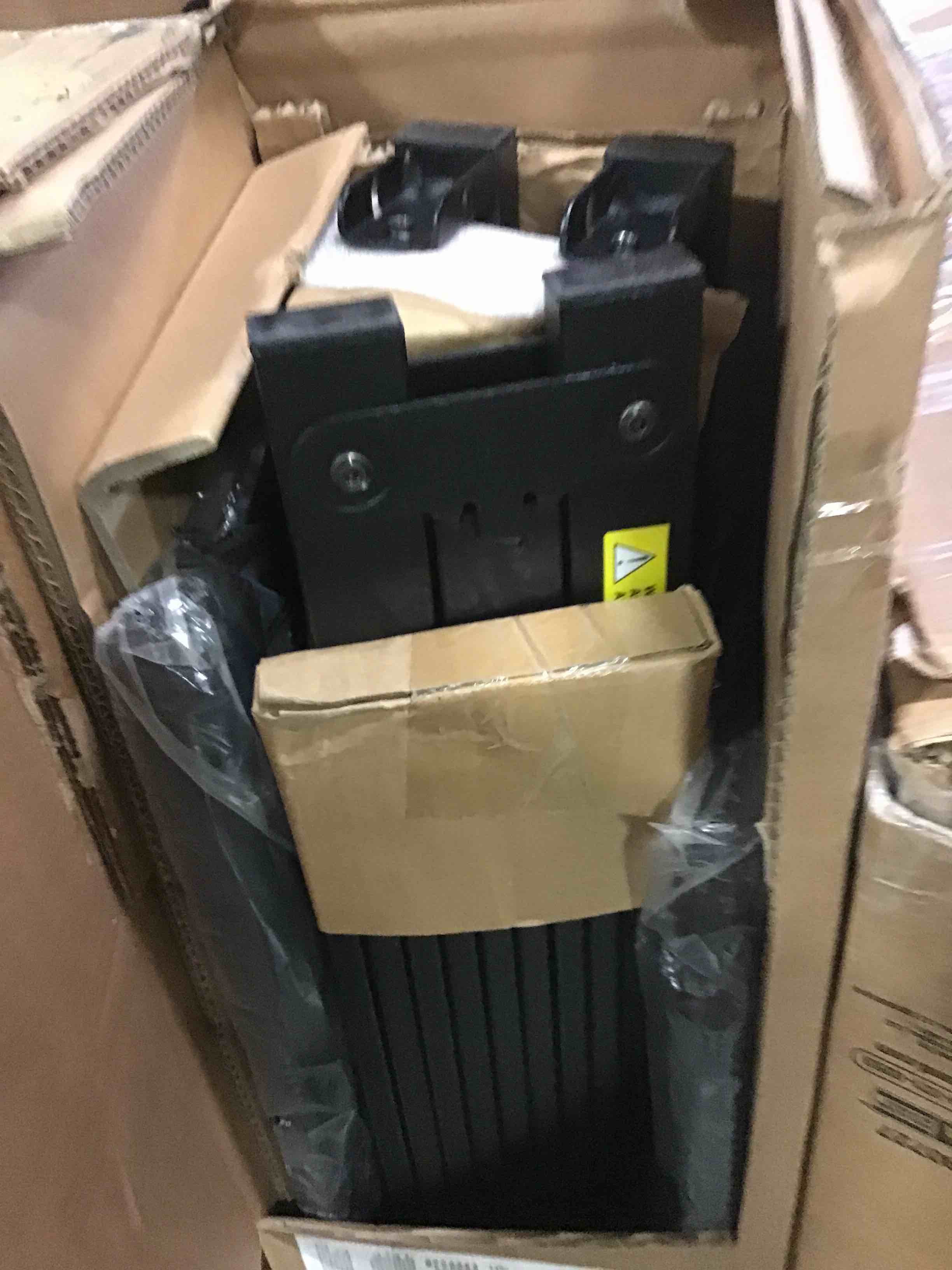 https://s3.amazonaws.com/lotting-images-prod/bidfta/RED5056921_1693048376753.jpeg