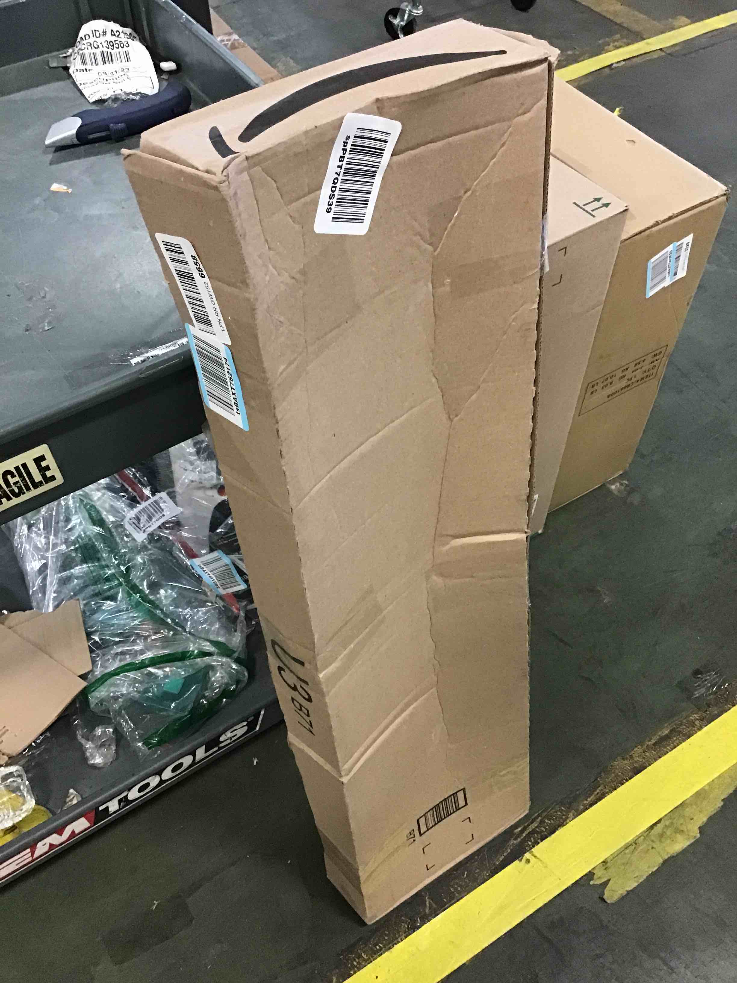 https://s3.amazonaws.com/lotting-images-prod/bidfta/RED5060380_1695834824399.jpeg